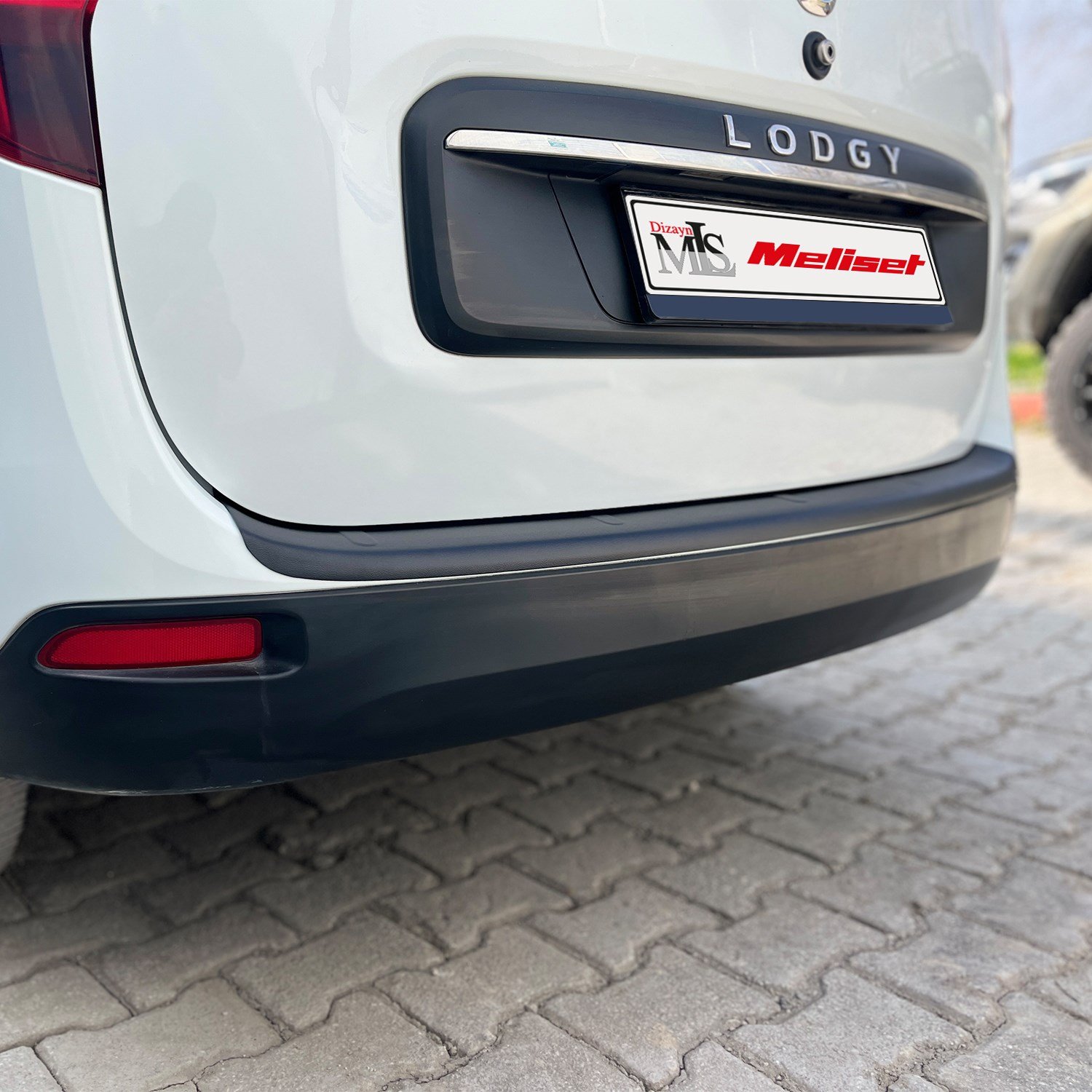 Dacia Lodgy Mat Siyah Arka Tampon Eşiği 2013 Yılı ve Sonrasına Uyumludur