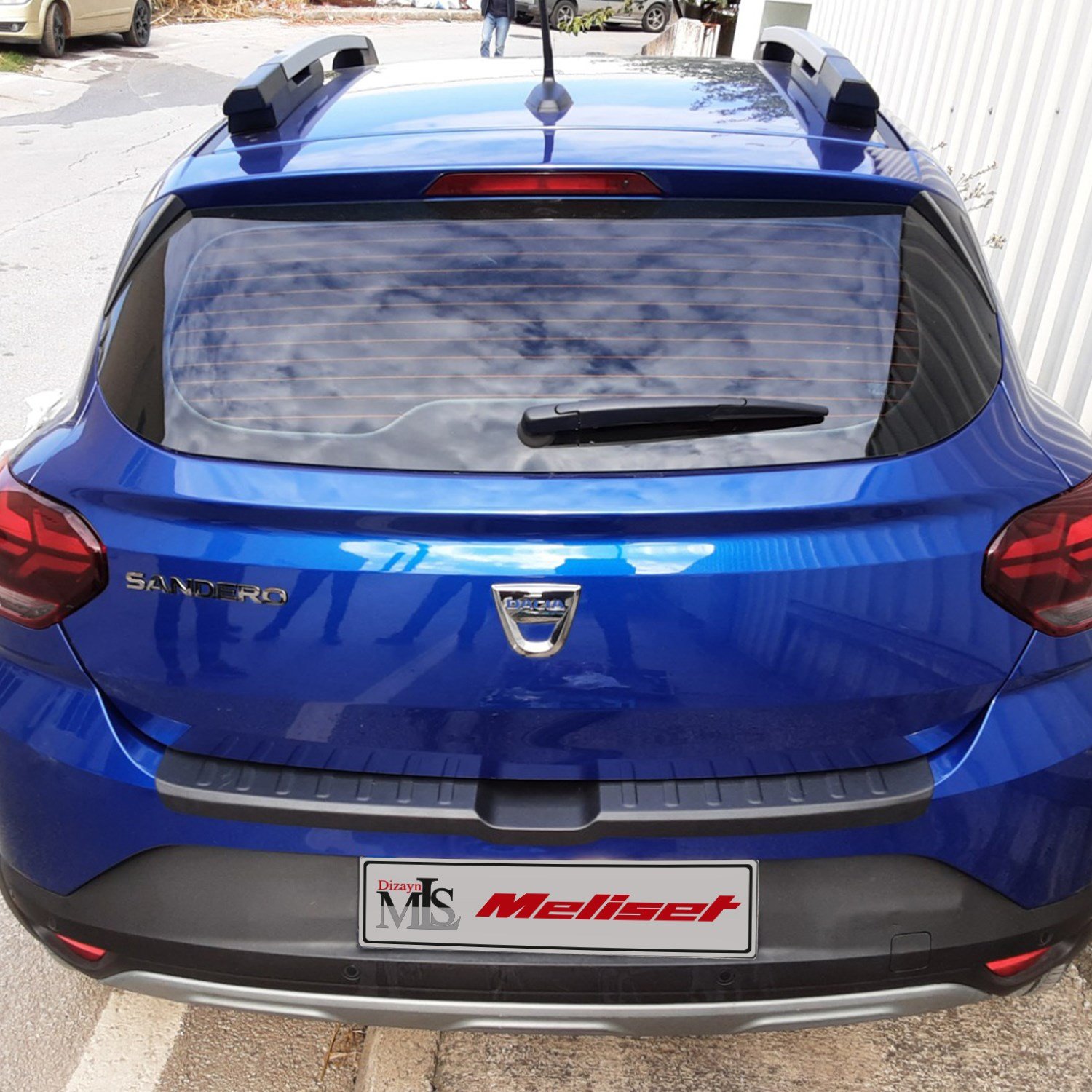 Dacia Sandero Stepway Mat Siyah Arka Tampon Eşiği 2021 Yılı ve Sonrasına Uyumludur