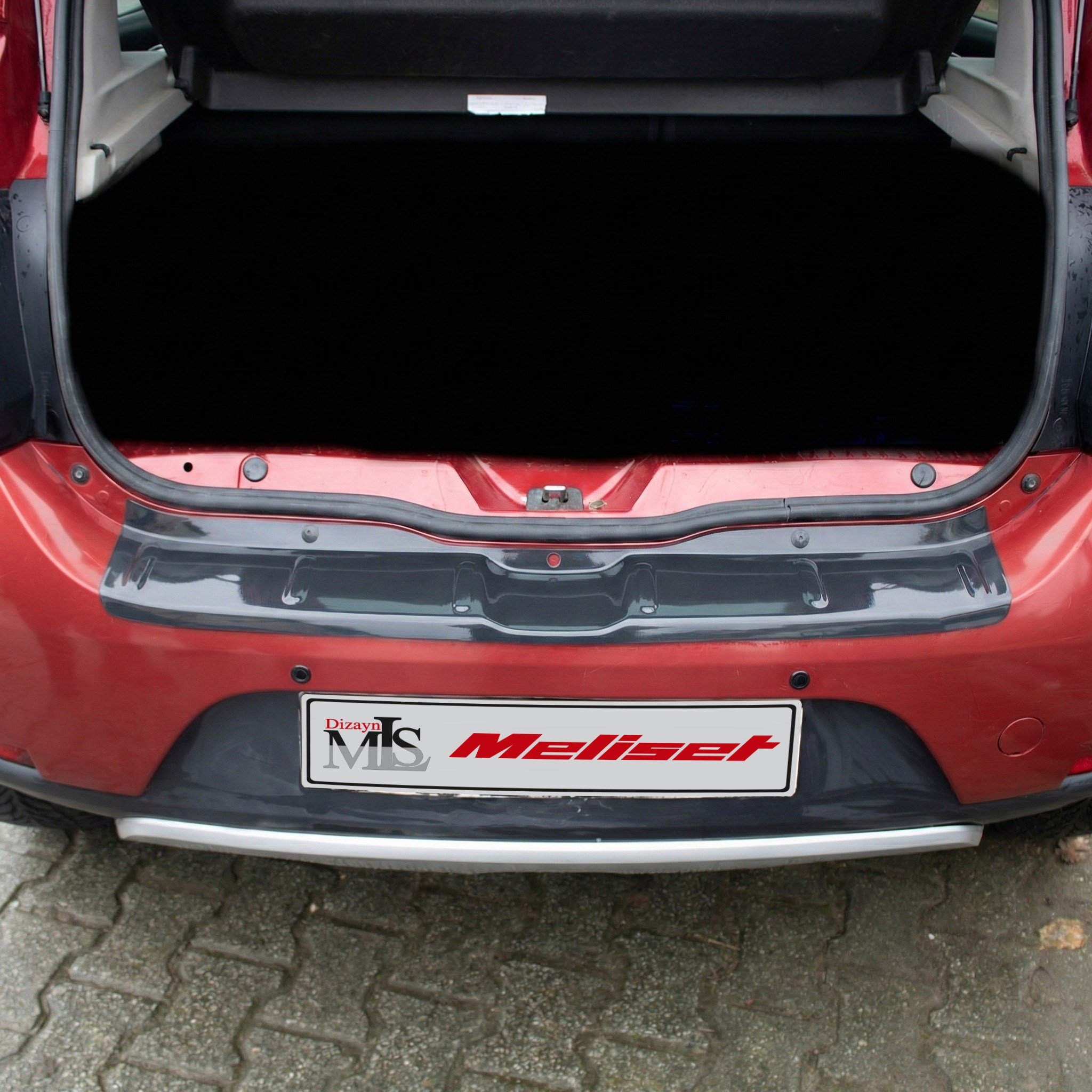 Dacia Sandero Stepway Parlak Siyah Arka Tampon Eşiği 2012-2020 Yılı ve Arasına Uyumludur