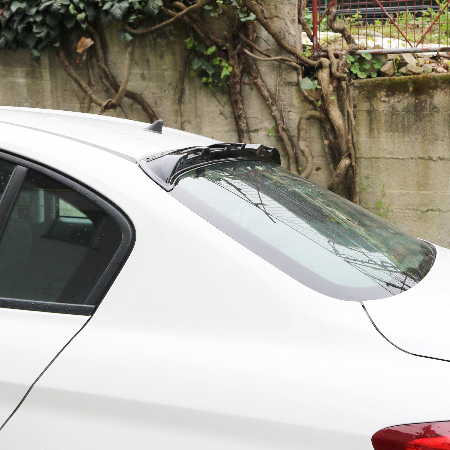 Fiat Egea Arka Cam Üstü Spoiler 2015 Yılı ve Sonrasına Uyumludur