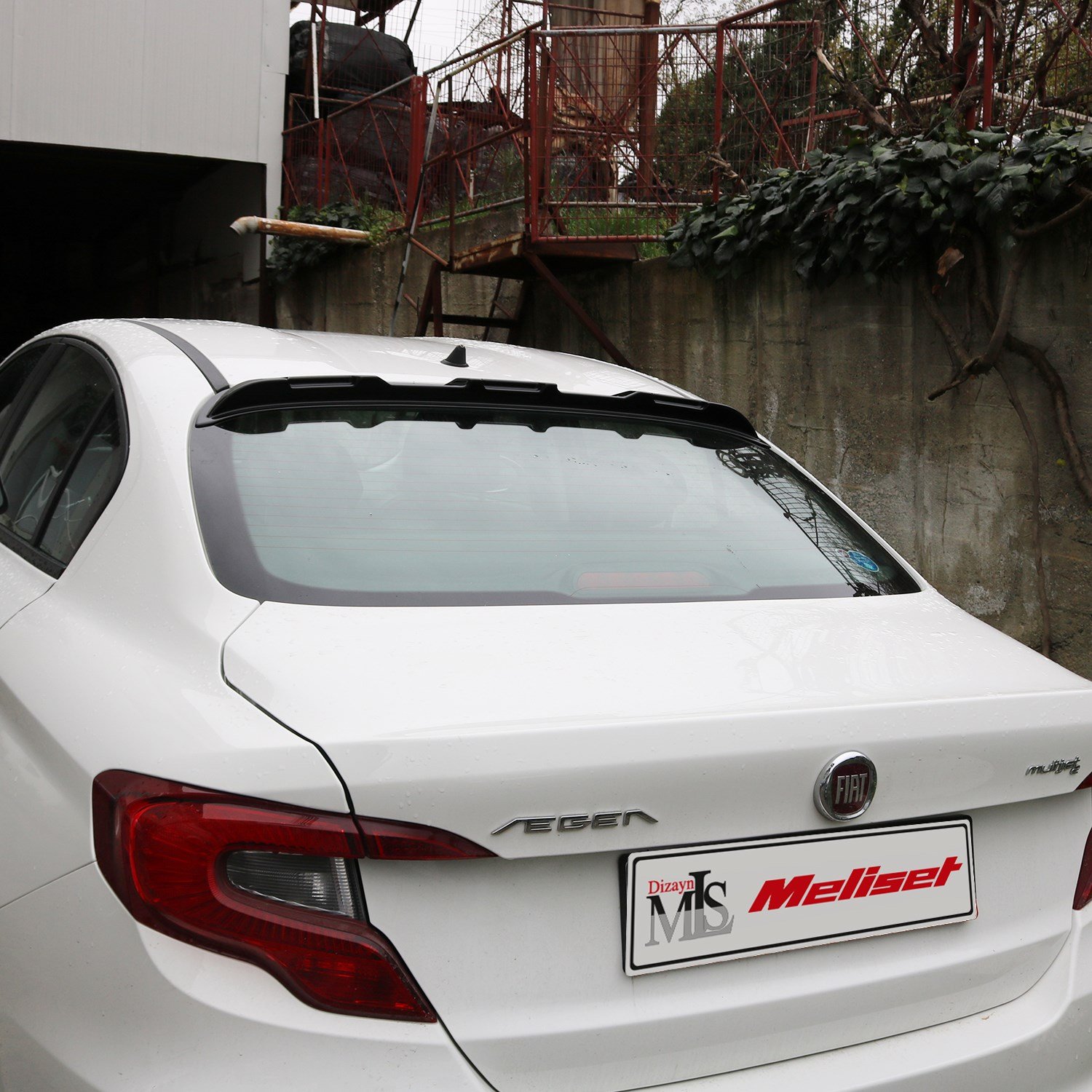 Fiat Egea Arka Cam Üstü Spoiler 2015 Yılı ve Sonrasına Uyumludur