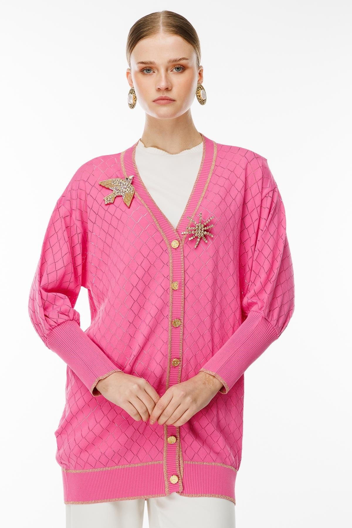 GHİSA BROŞ DETAYLI TRİKO HIRKA