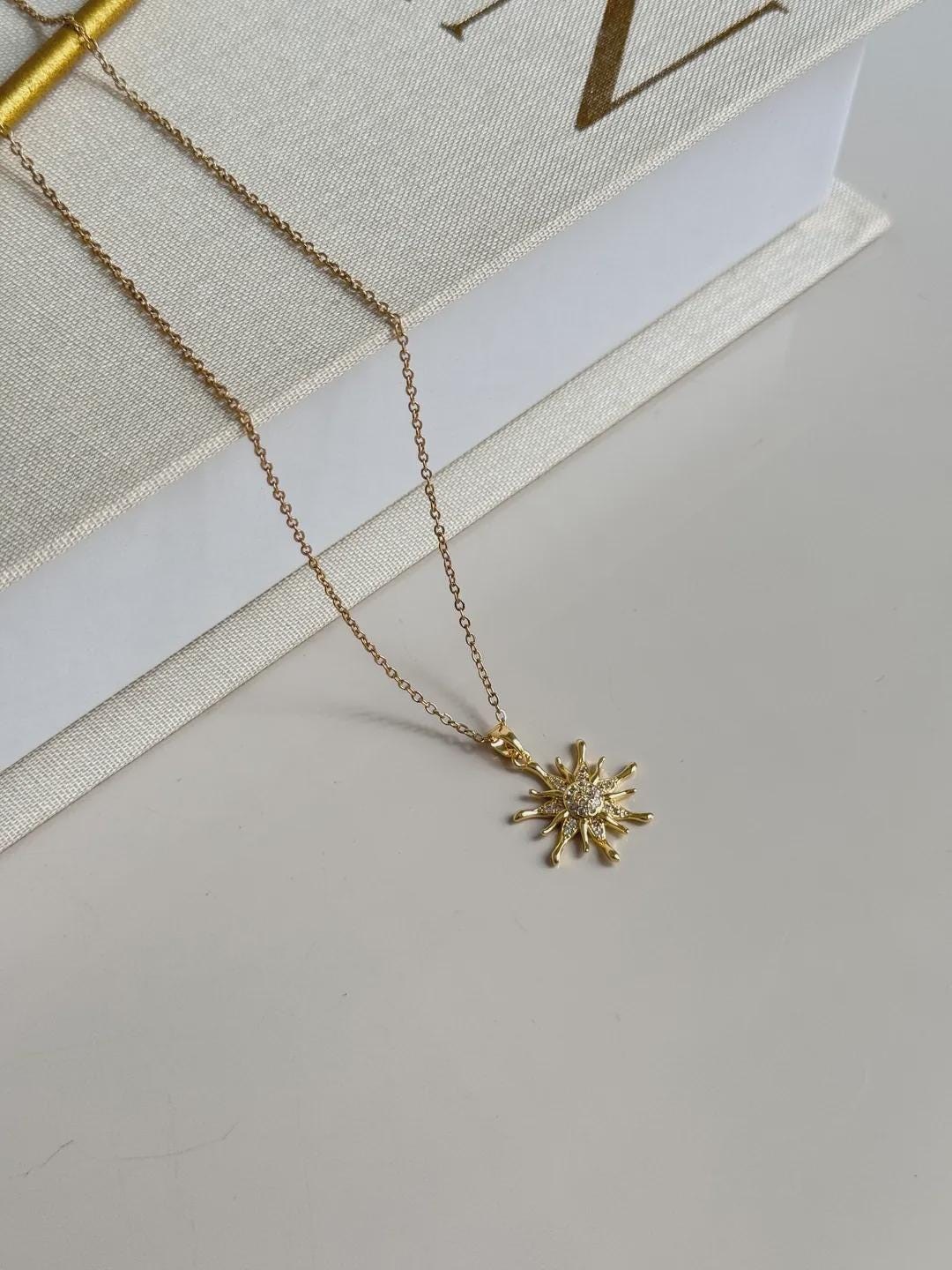 Gold Sun Pendant Necklace for Women – Stainless Steel, Minimalist Celestial Jewelry, Dainty Gold-Plated Gift for Her