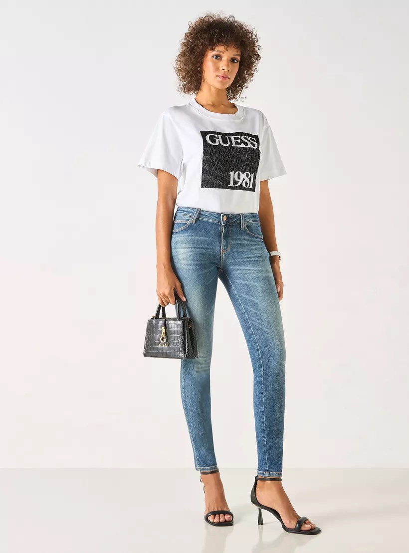 GUESS Önde logolu t-shirt