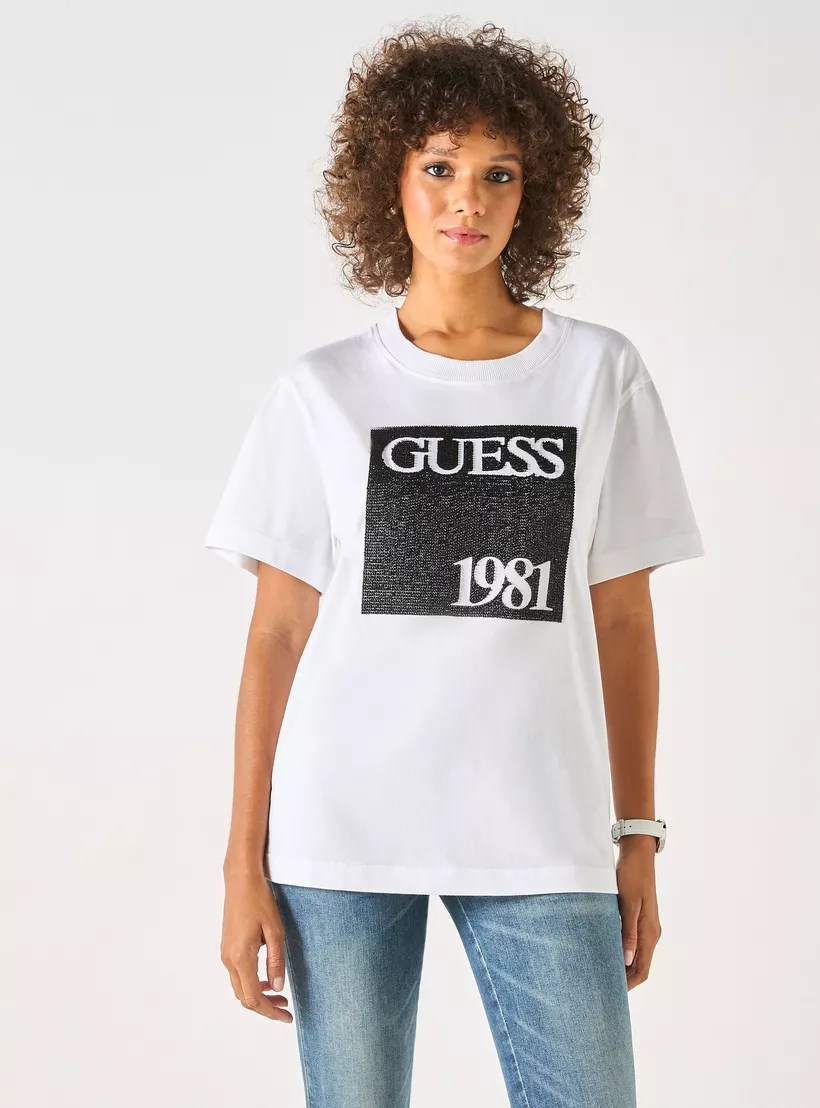 GUESS Önde logolu t-shirt