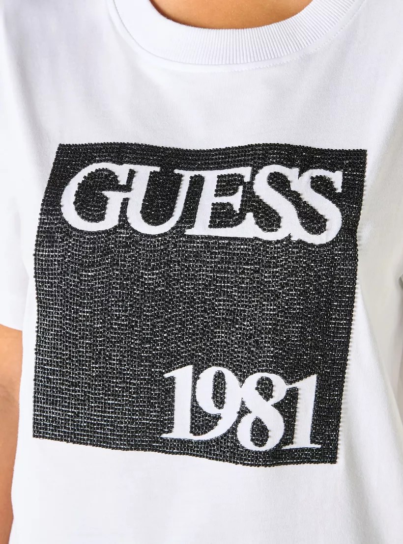 GUESS Önde logolu t-shirt