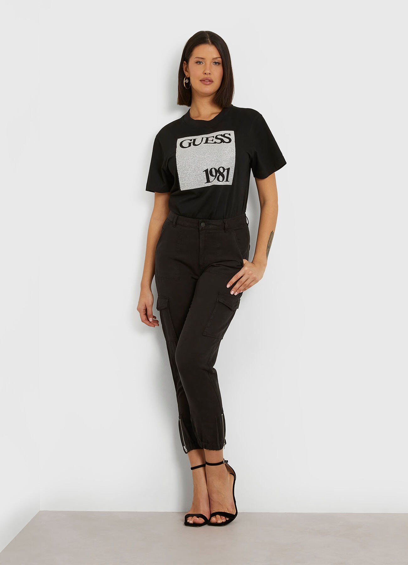 GUESS Önde logolu t-shirt