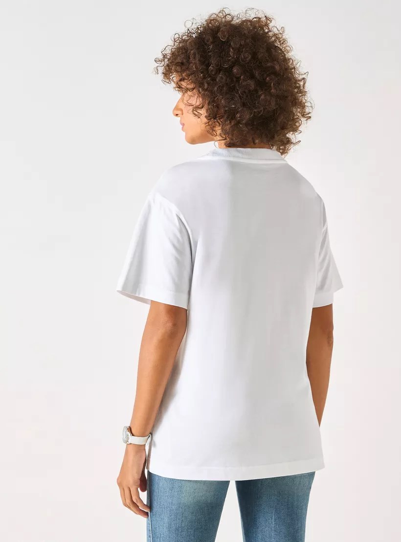 GUESS Önde logolu t-shirt