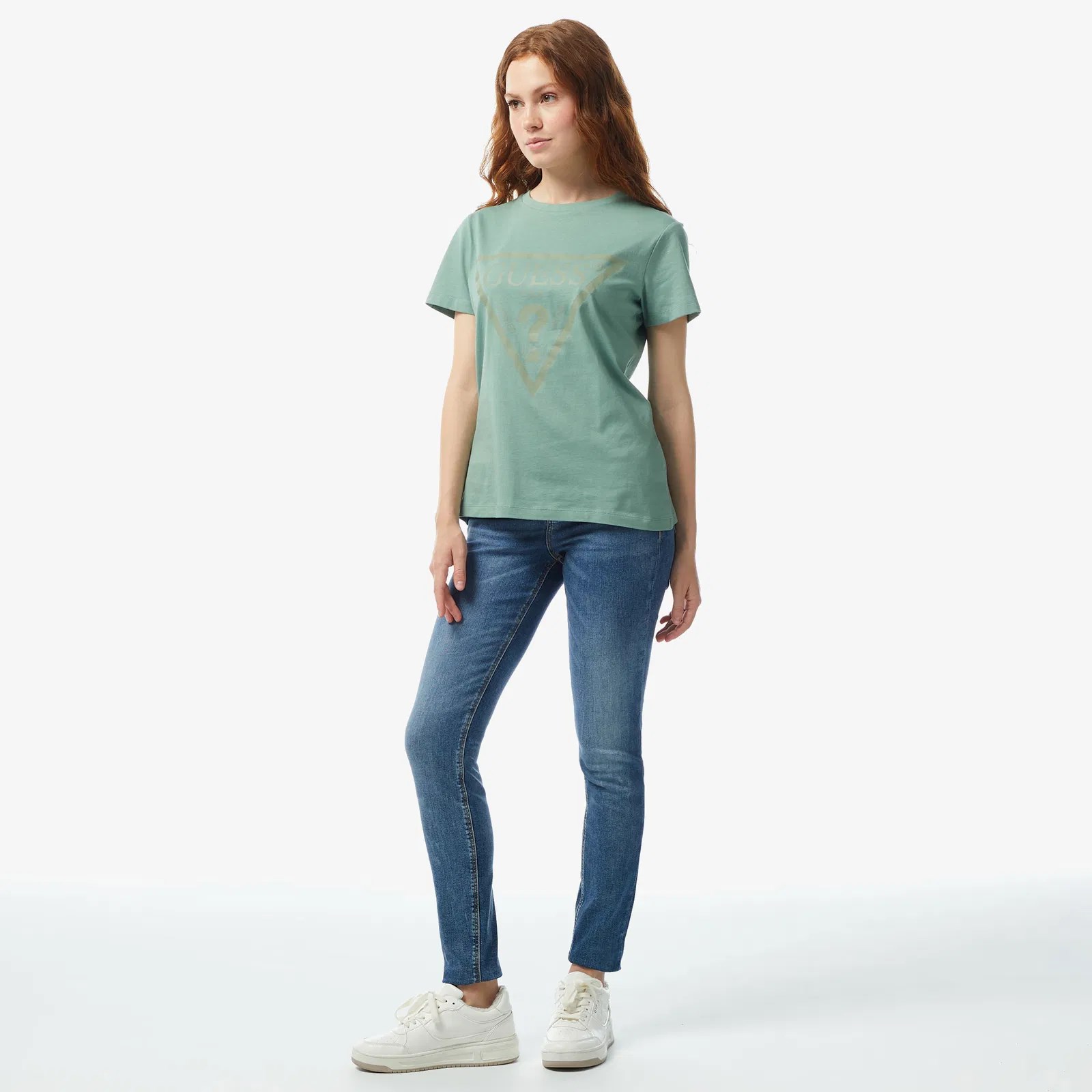 GUESS Önde logolu t-shirt