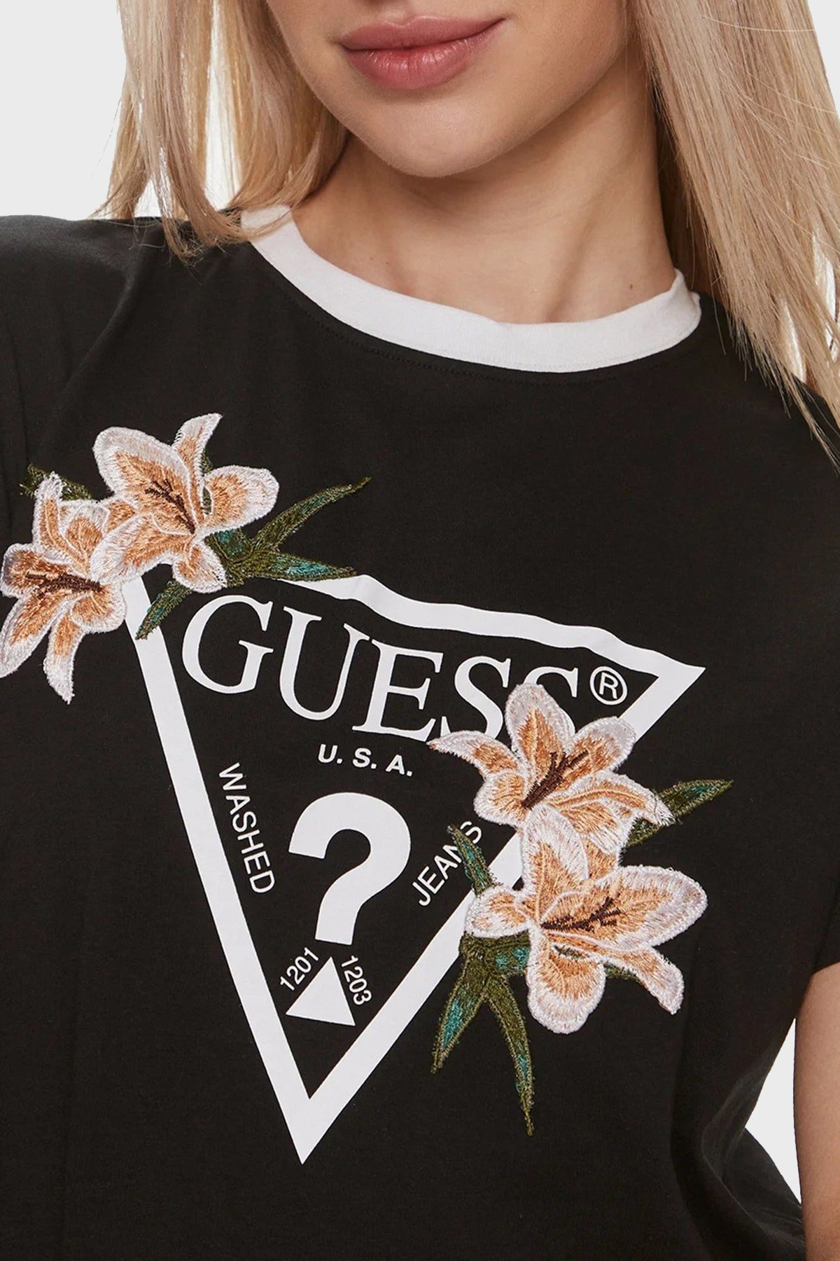 GUESS ÖNÜ ÇİÇEKLİ AMBLEM TSİHRT