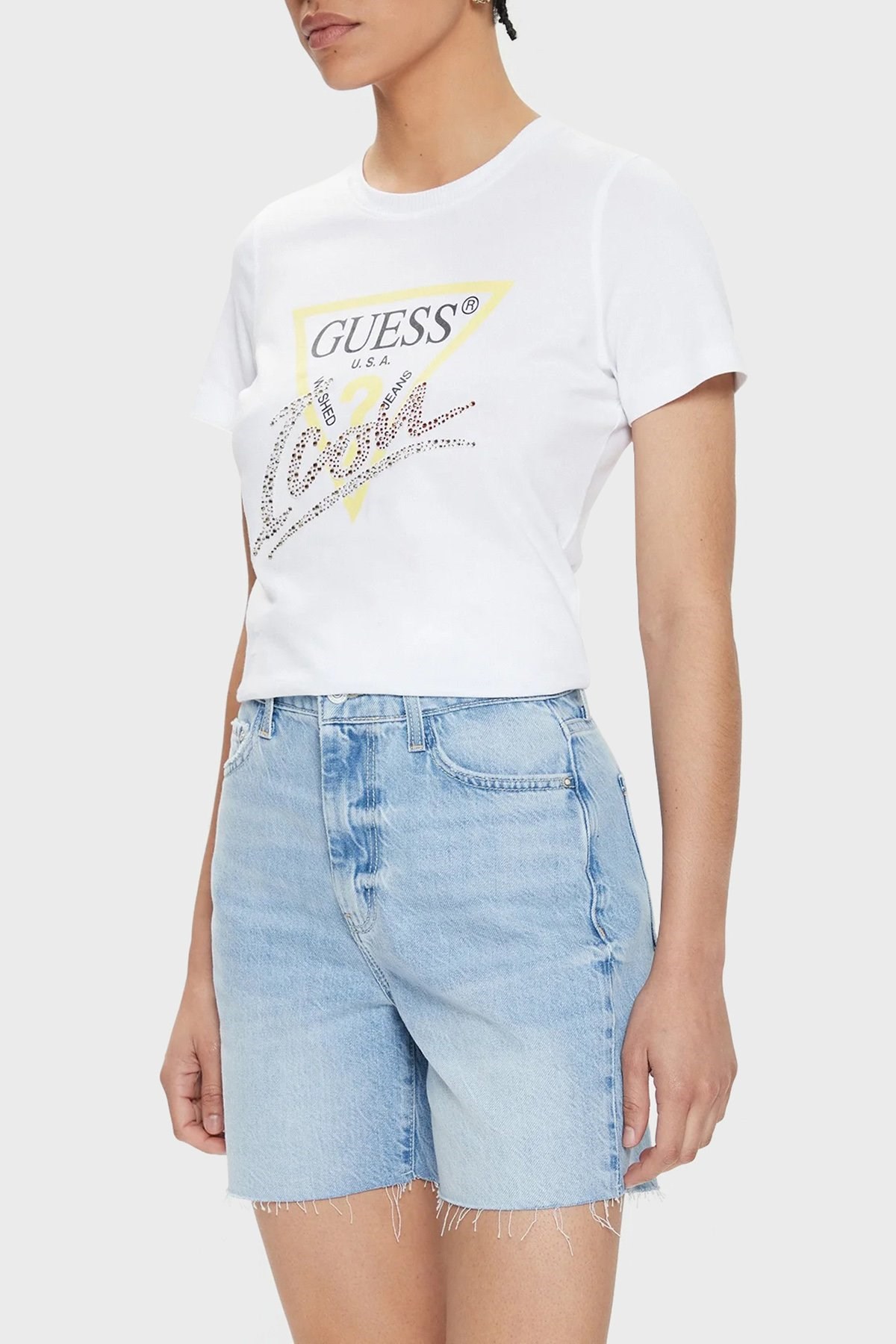 GUESS TAŞ AMBLEMLİ TSHİRT
