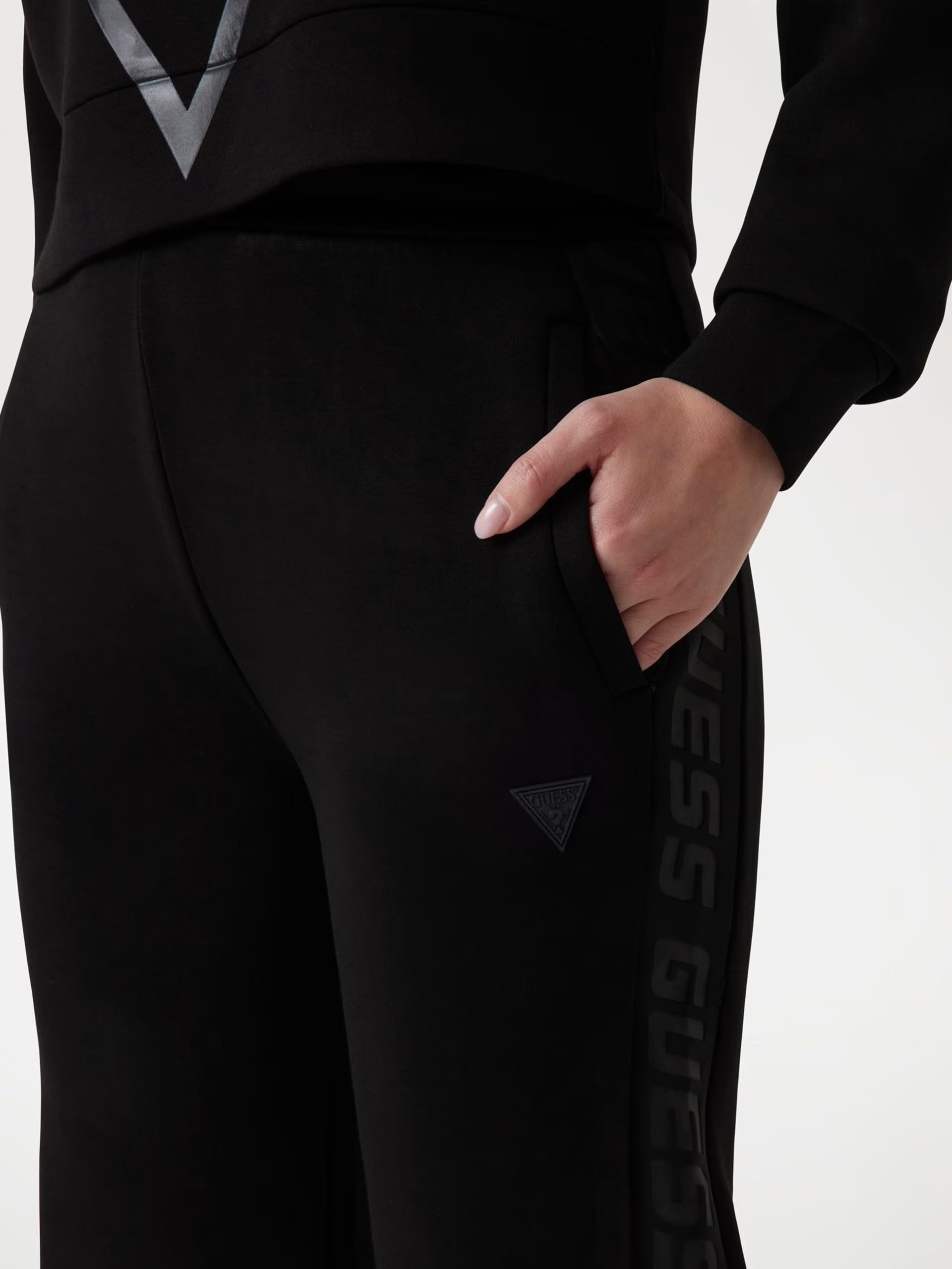 GUESS Yan logolu scuba pantolon