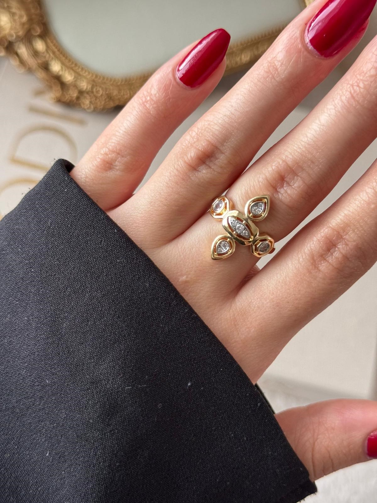 Işıltılı petals gold yüzük