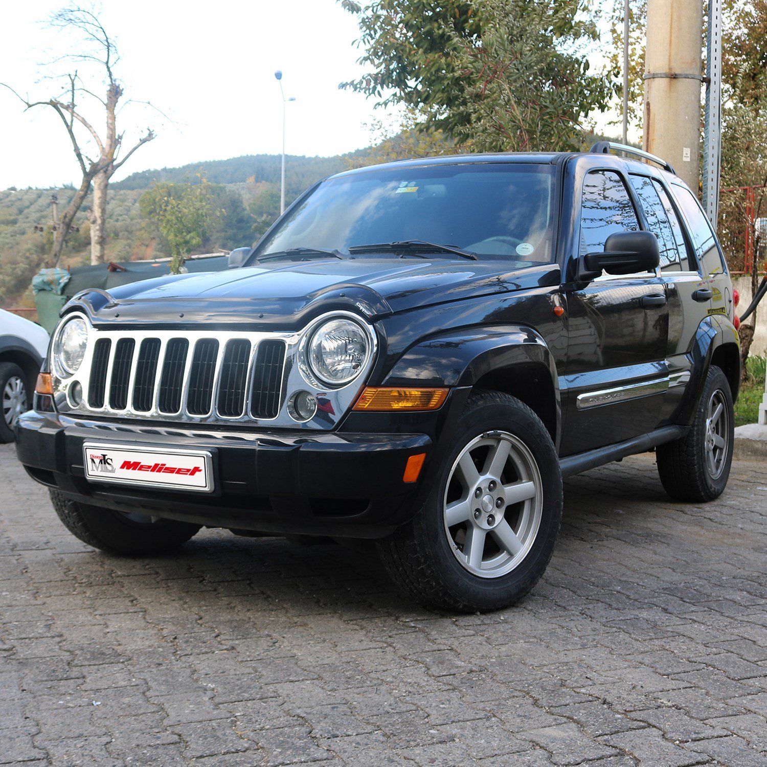 Jeep Cherokee Ön Kaput Rüzgarlığı 2002-2008 Yılı Arasına Uyumludur