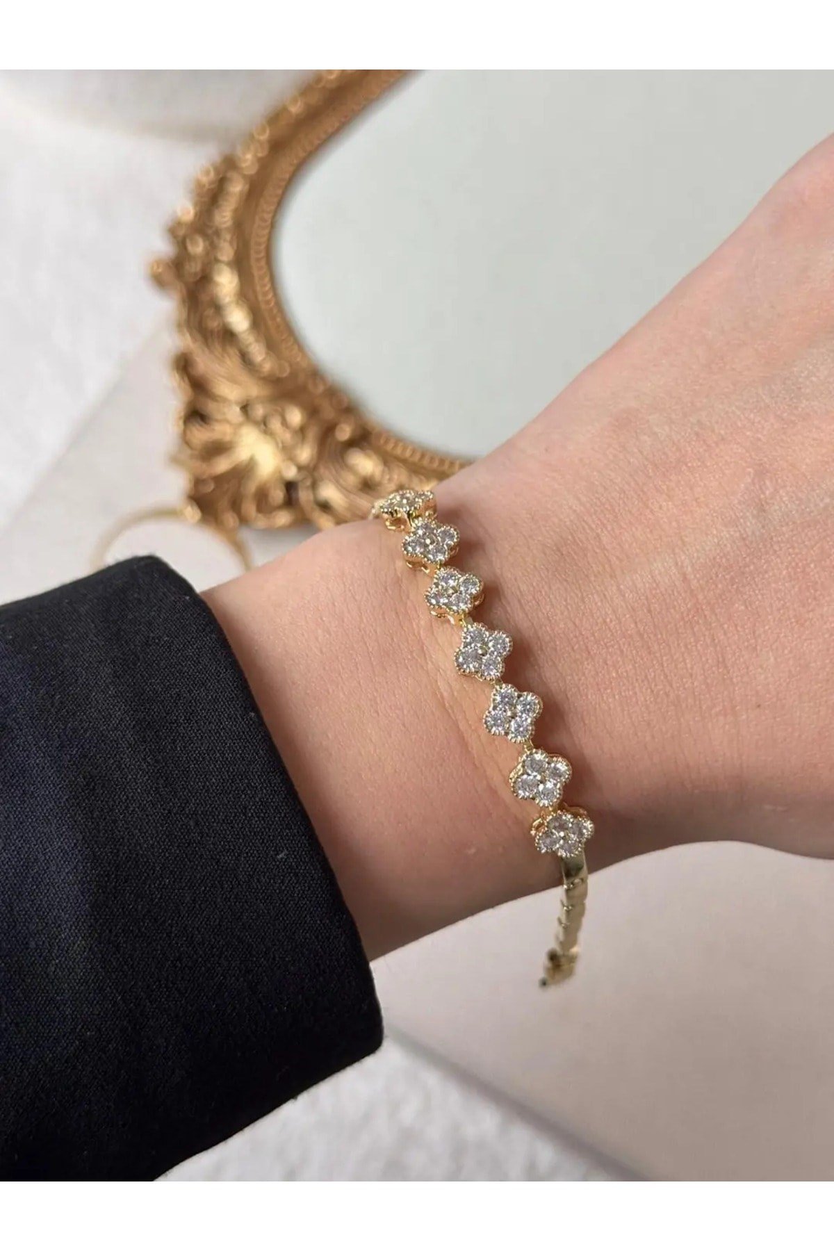 Kadın Beş Sıra Yonca Figürlü Gold Kaplama Paslanmaz Çelik Bileklik Şık Model