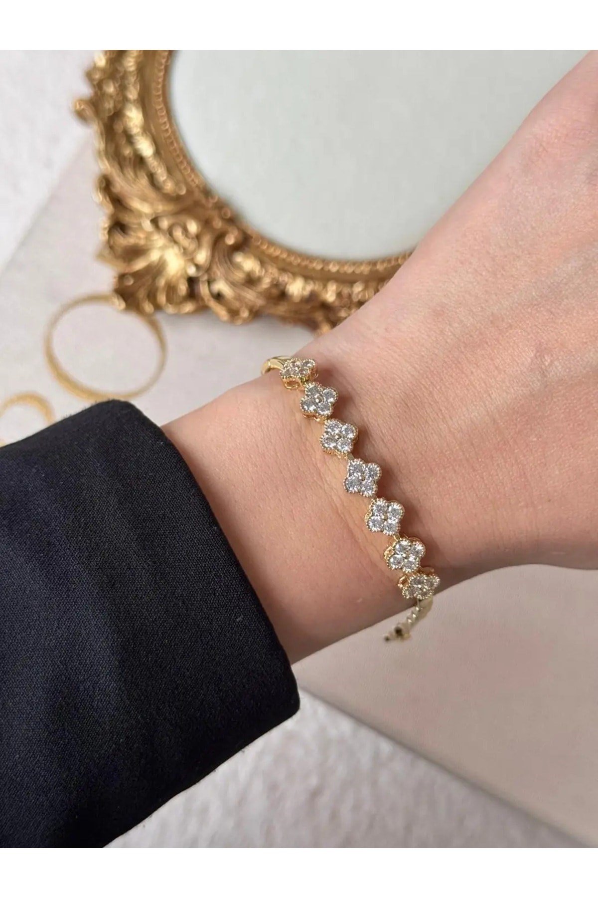 Kadın Beş Sıra Yonca Figürlü Gold Kaplama Paslanmaz Çelik Bileklik Şık Model
