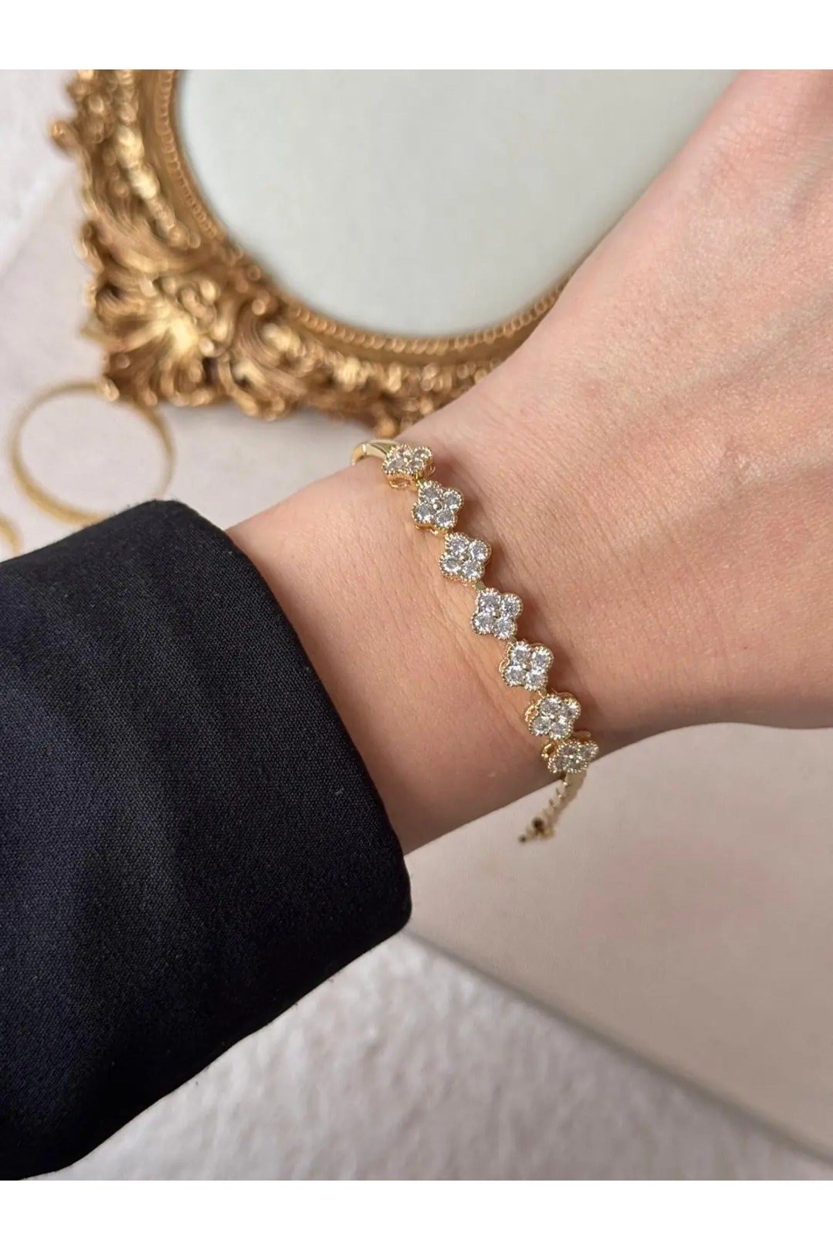 Kadın Beş Sıra Yonca Figürlü Gold Kaplama Paslanmaz Çelik Bileklik Şık Model