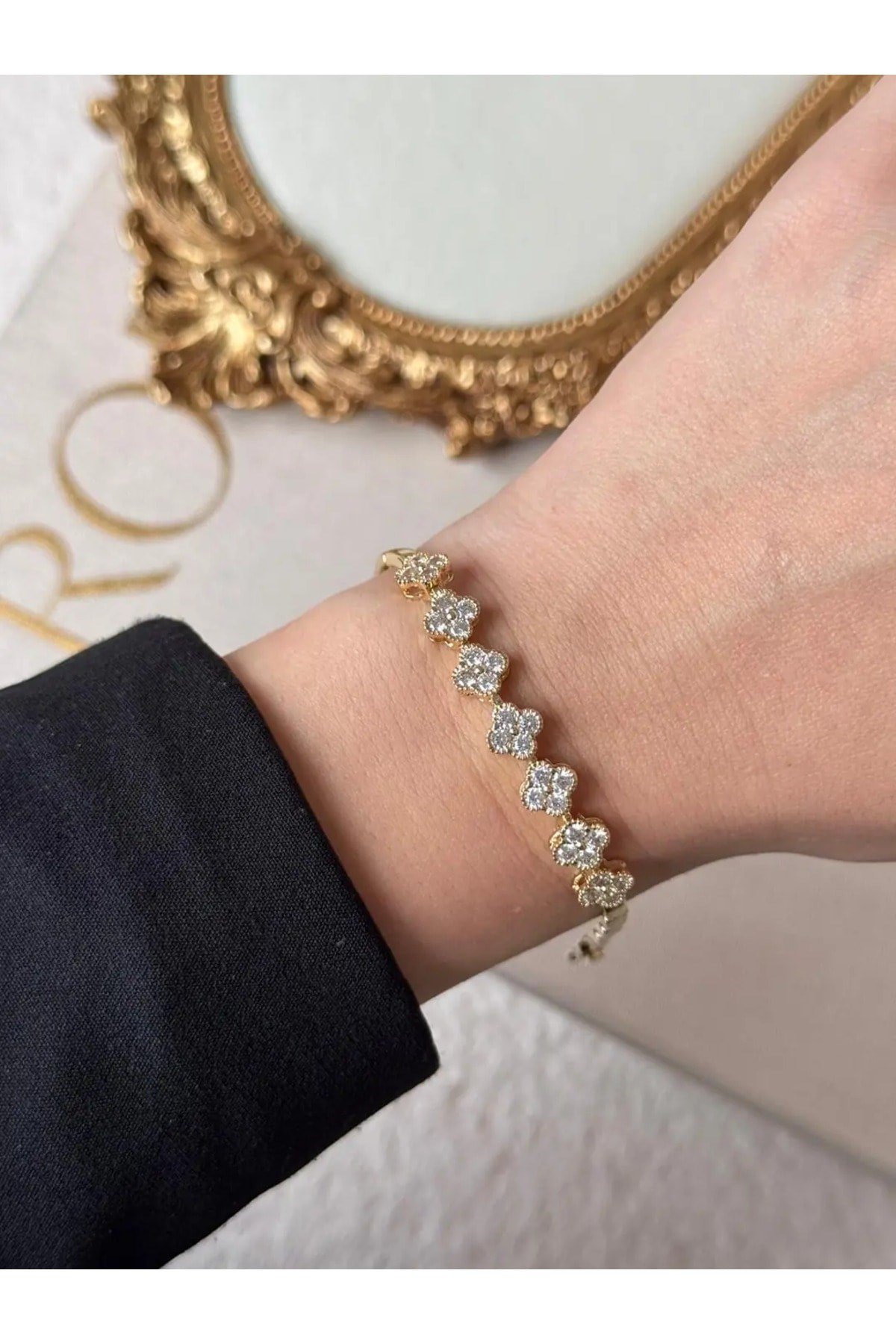 Kadın Beş Sıra Yonca Figürlü Gold Kaplama Paslanmaz Çelik Bileklik Şık Model