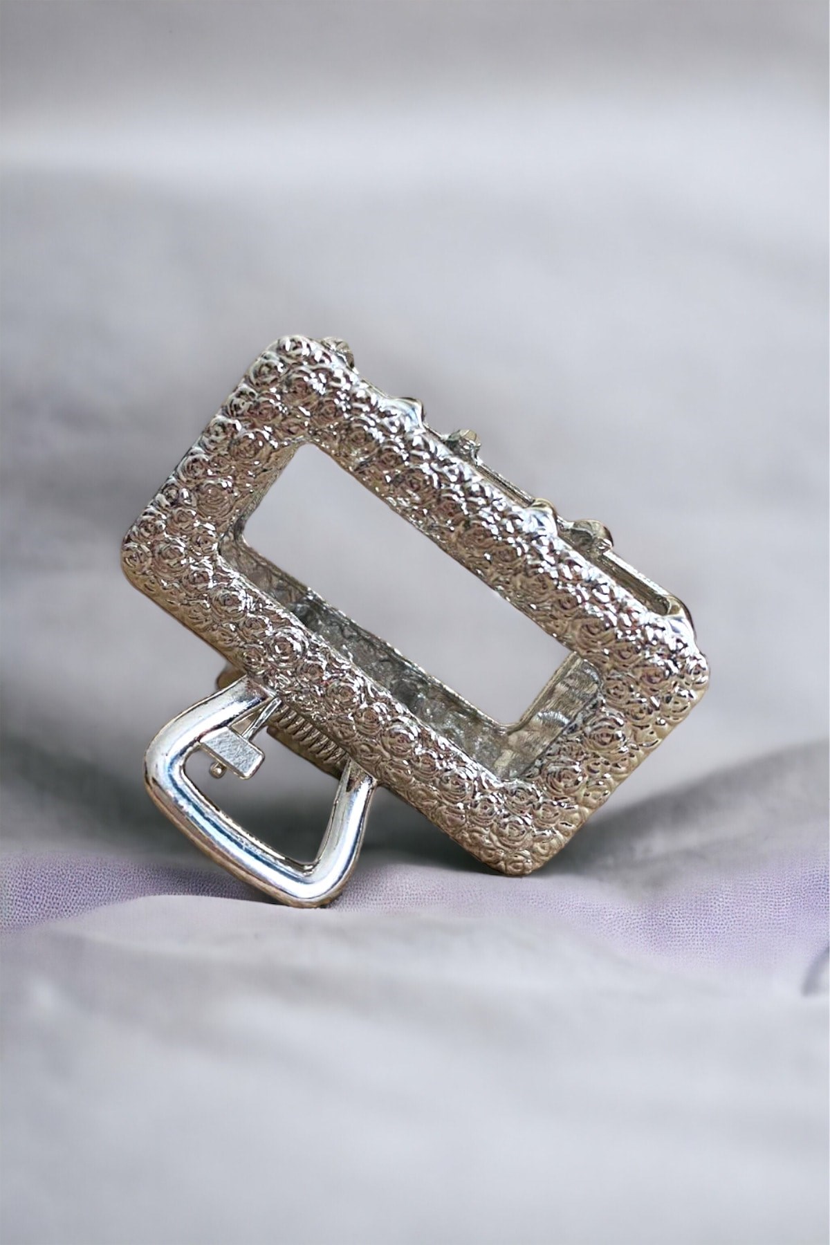 Kadın Gül Desenli Metal Mandal Toka