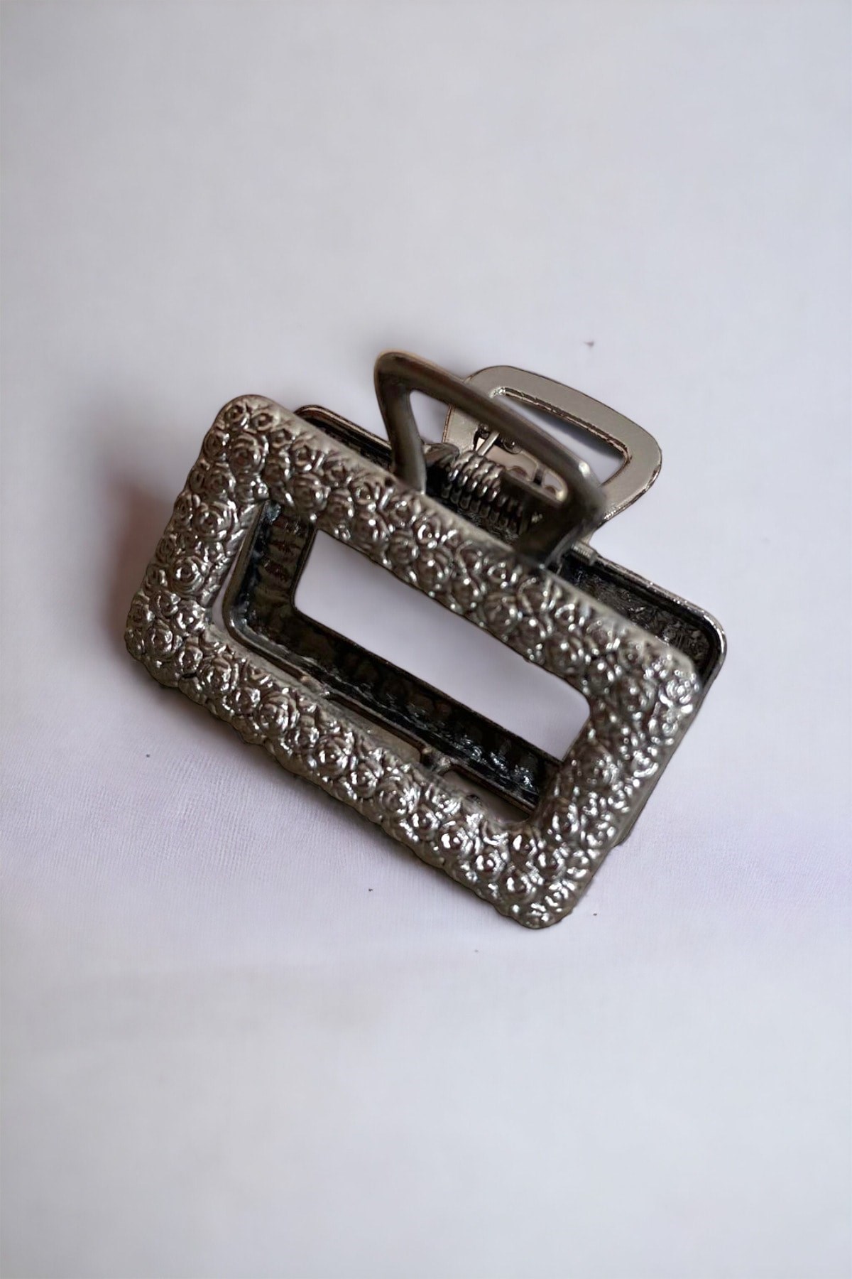 Kadın Gül Desenli Metal Mandal Toka