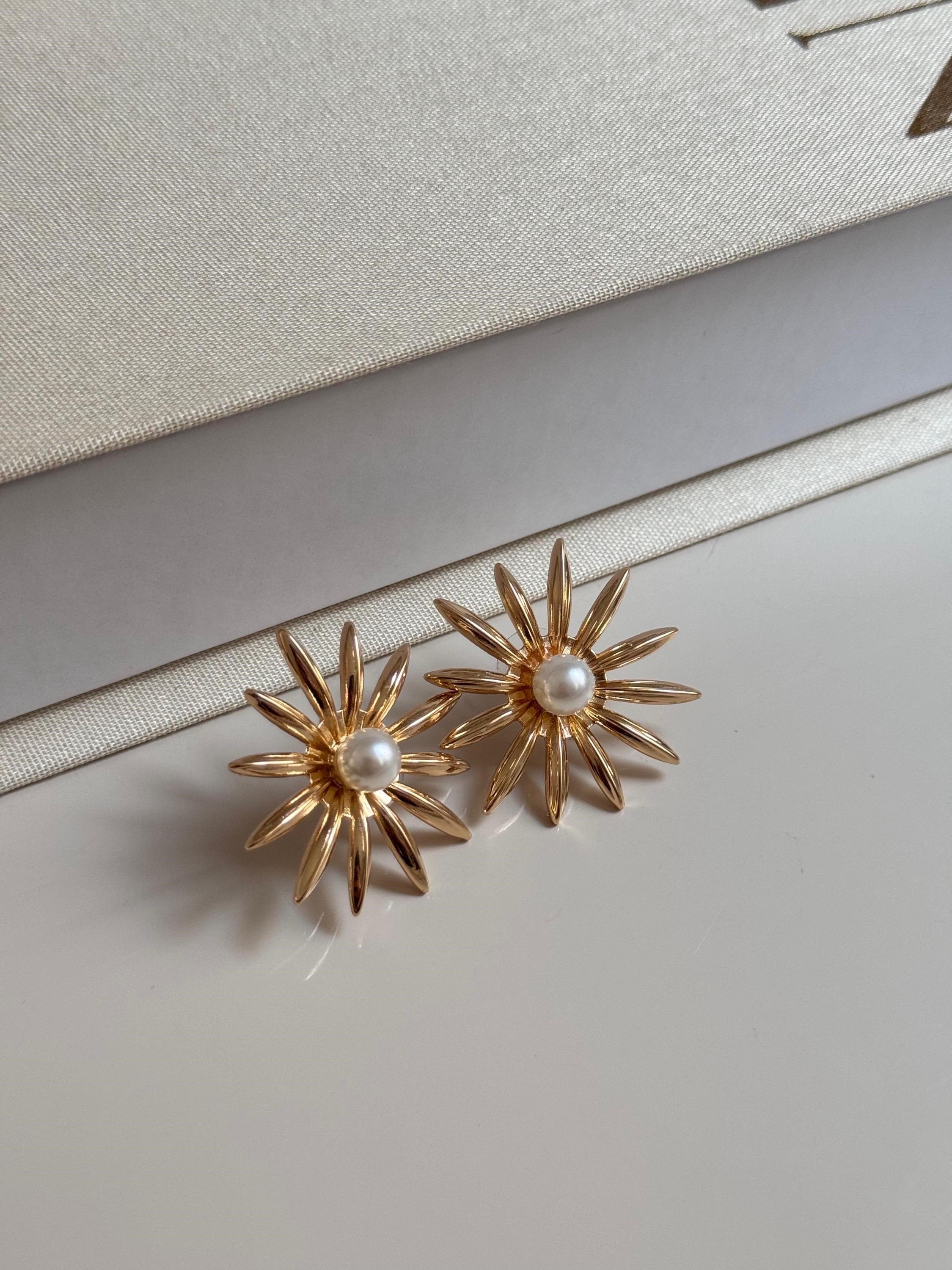 Lerosy Co. Gold Daisy Pearl Earrings Elegant Floral Statement Jewelry For Women