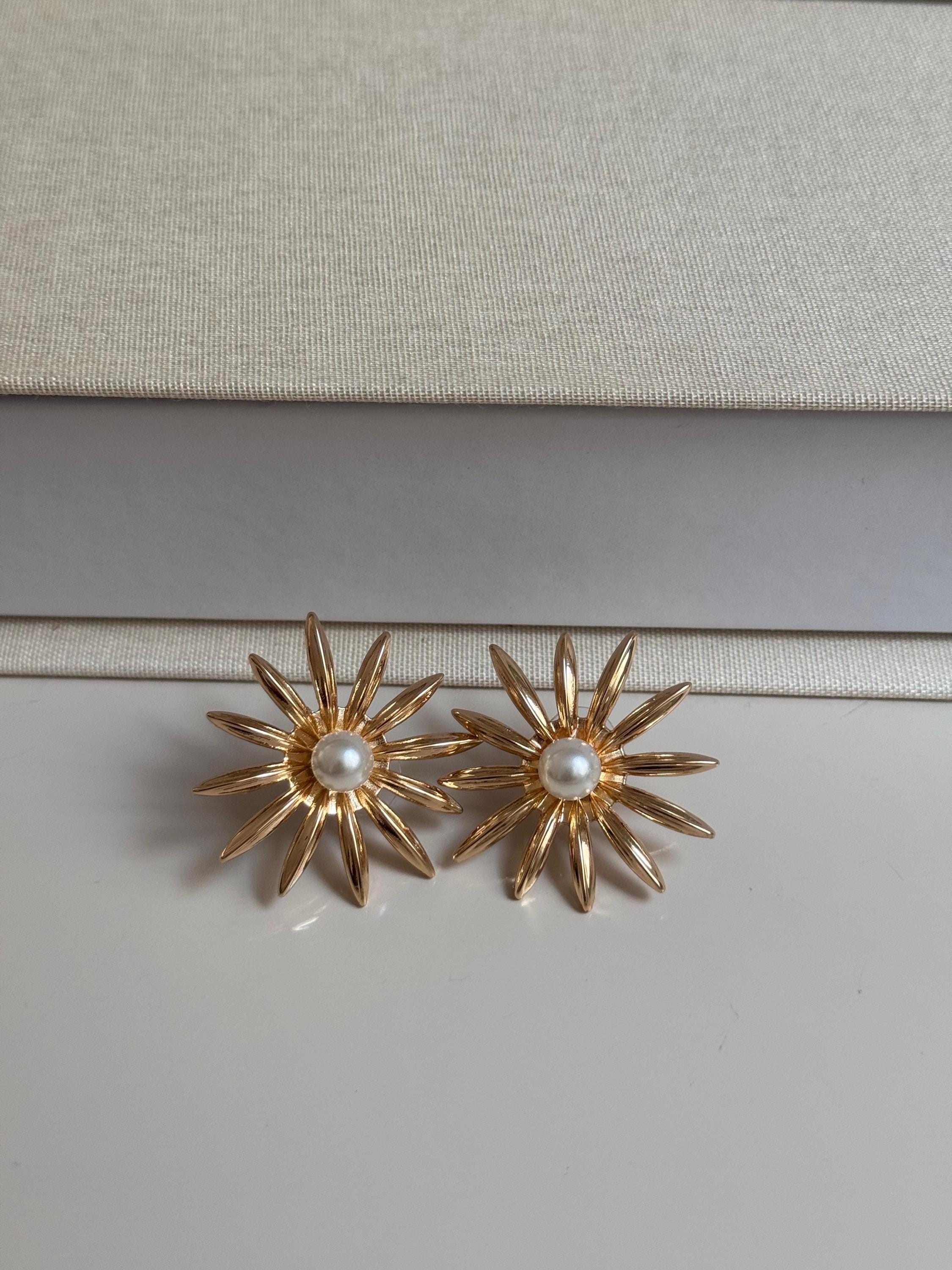 Lerosy Co. Gold Daisy Pearl Earrings Elegant Floral Statement Jewelry For Women