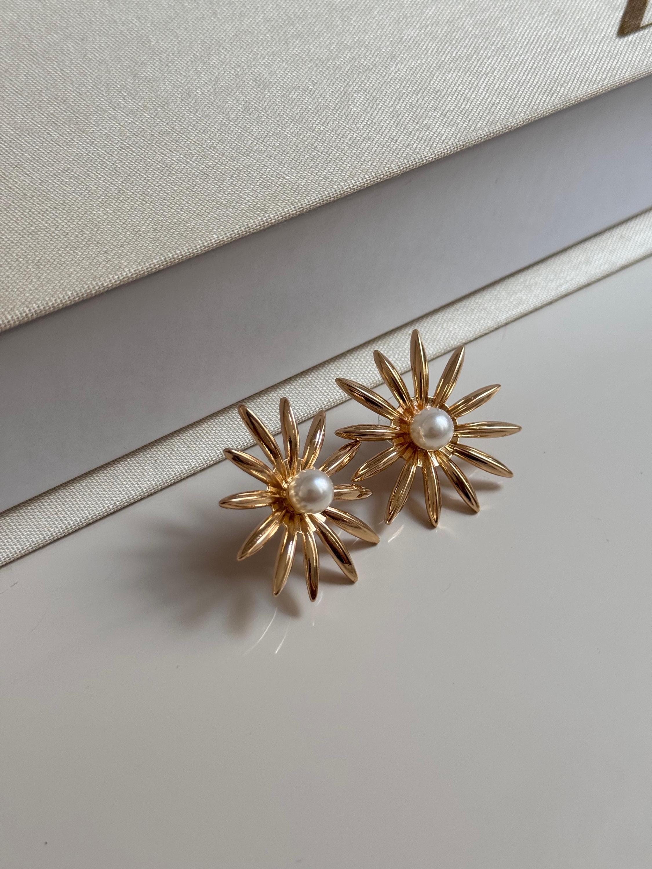 Lerosy Co. Gold Daisy Pearl Earrings Elegant Floral Statement Jewelry For Women