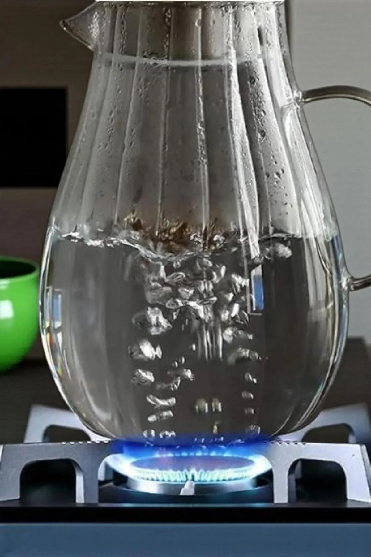 Metal Kapaklı Çizgili Cam Sürahi 1800 ml – Borosilikat Cam Demlik Sürahi