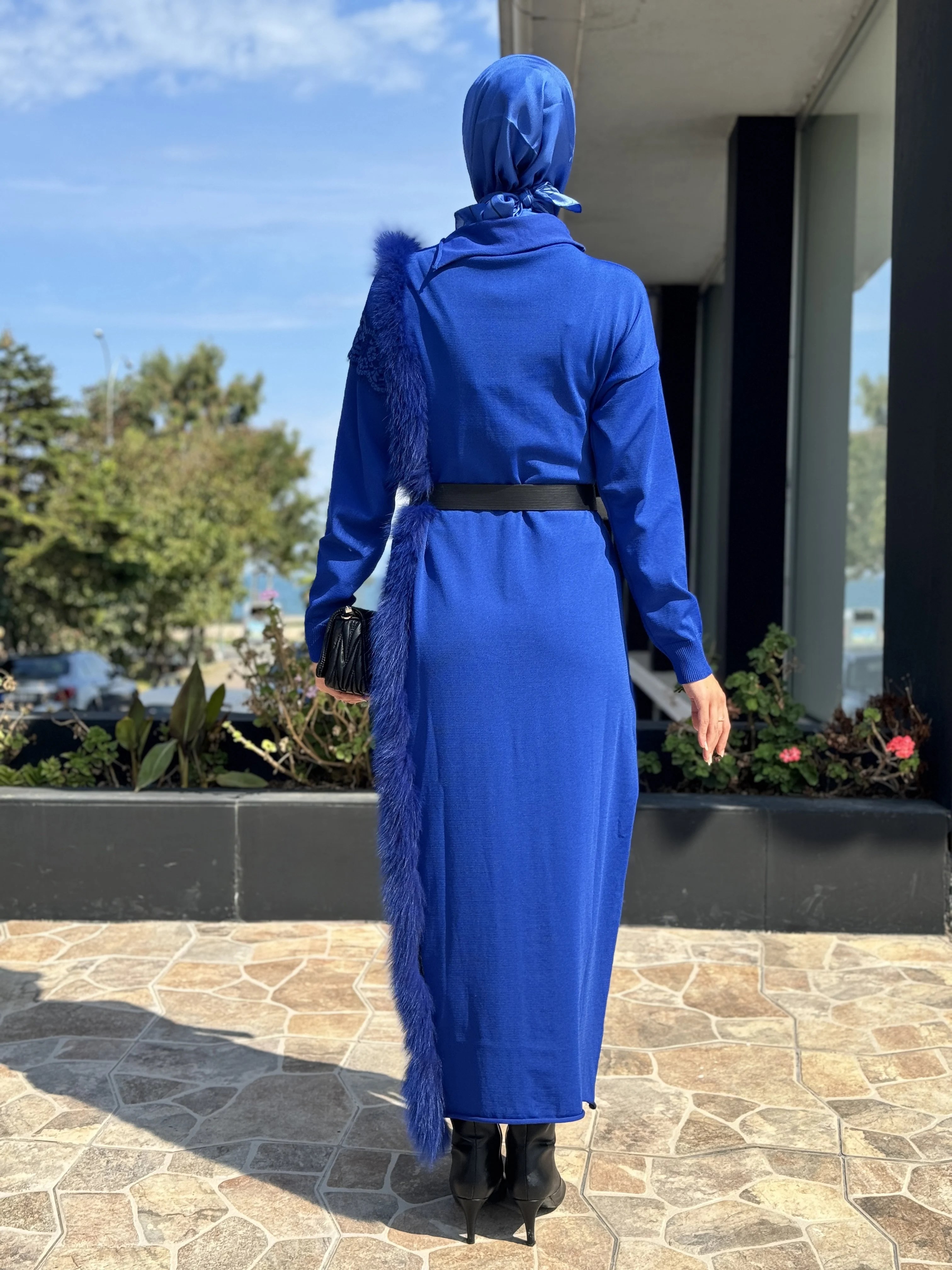 MİSSWHENCE 36805 TRİKO KÜRKLÜ DERİ KEMER DETAYLI ELBİSE