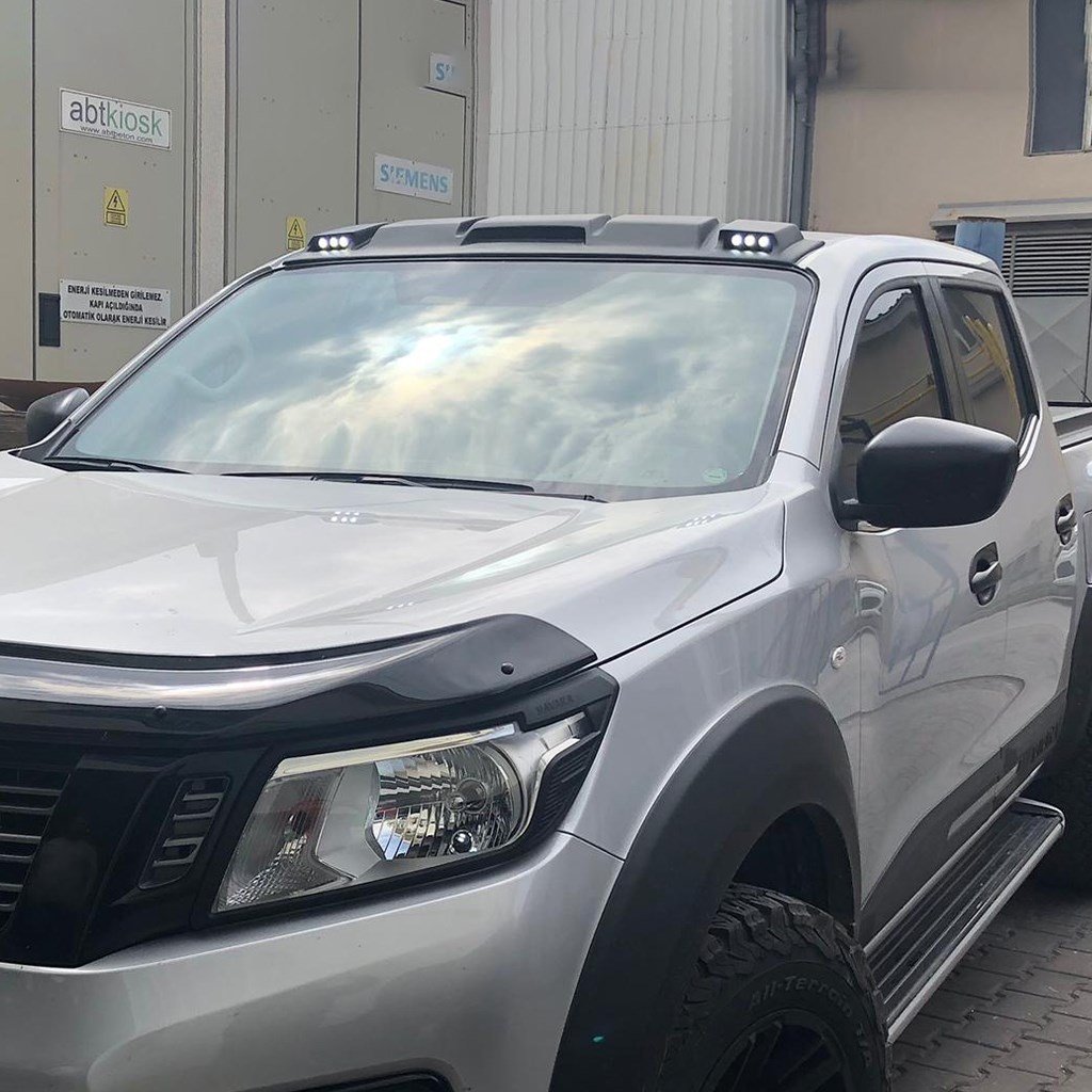 Nissan Navara Portbagajsız Araçalara Ön Cam Üstü Ledli Moonvisor 2016 Yılı ve Sonrasına Uyumludur