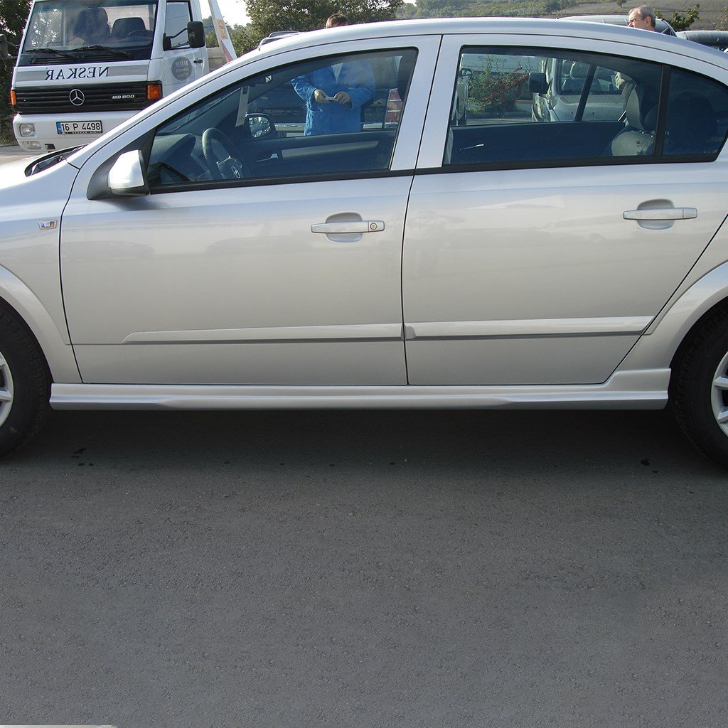 Opel Astra H Sedan Yan Marşpiel 2008-2010 Yılı ve Arasına Uyumludur