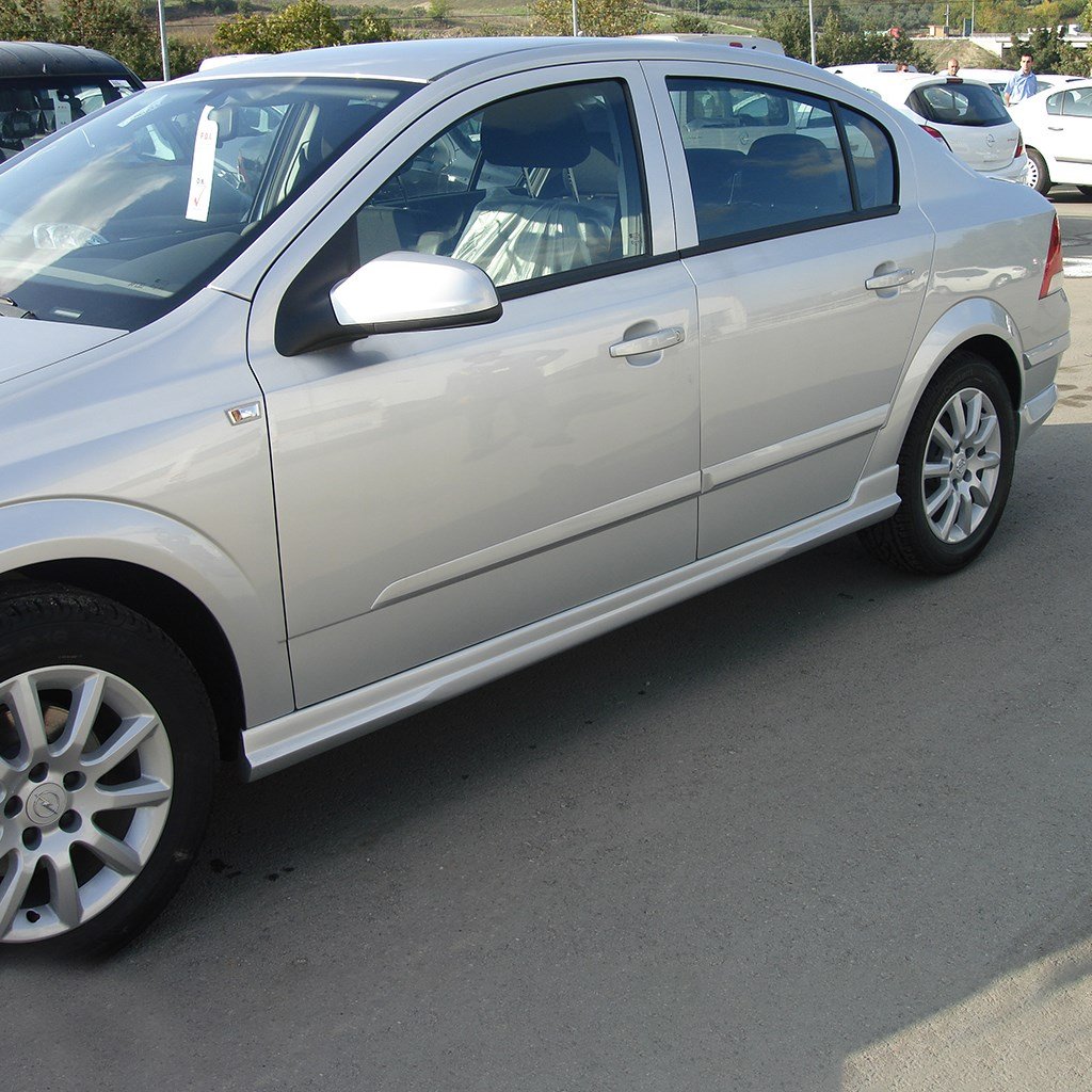 Opel Astra H Sedan Yan Marşpiel 2008-2010 Yılı ve Arasına Uyumludur