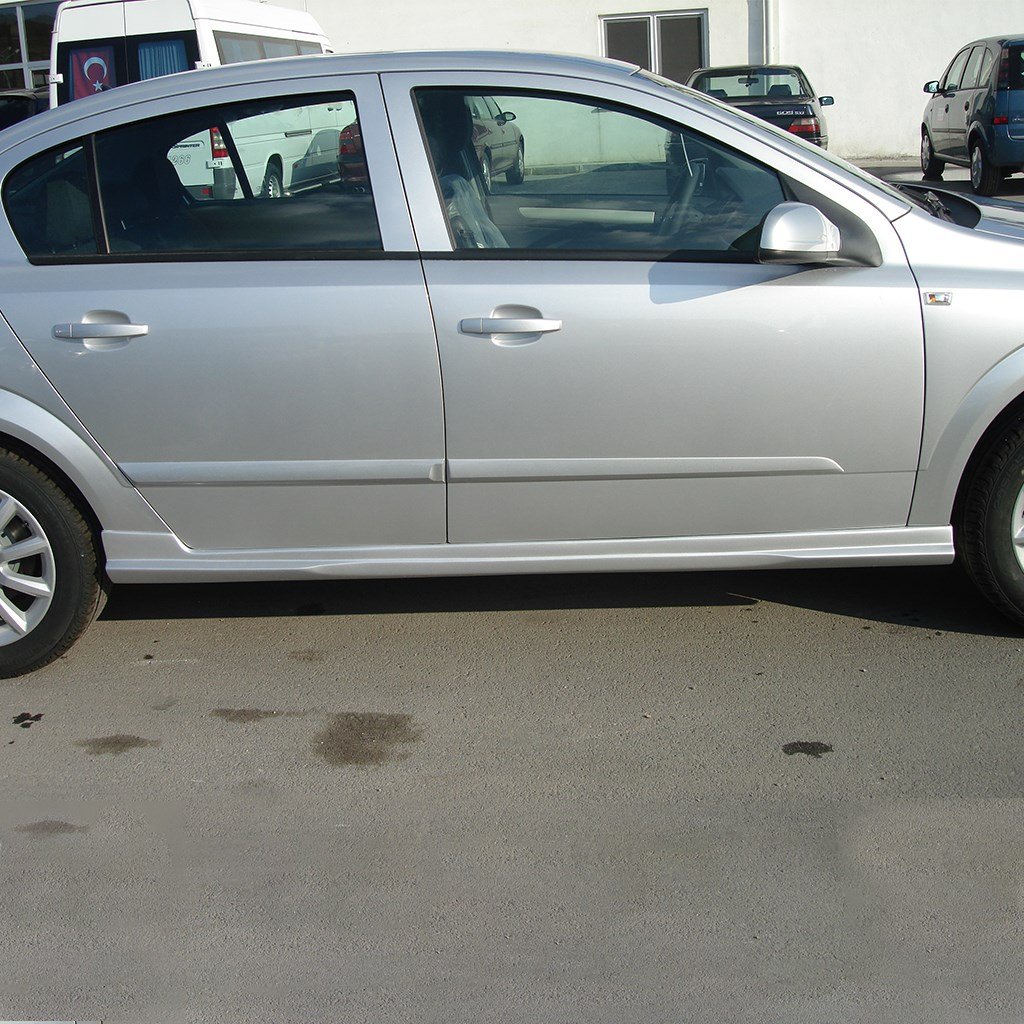 Opel Astra H Sedan Yan Marşpiel 2008-2010 Yılı ve Arasına Uyumludur
