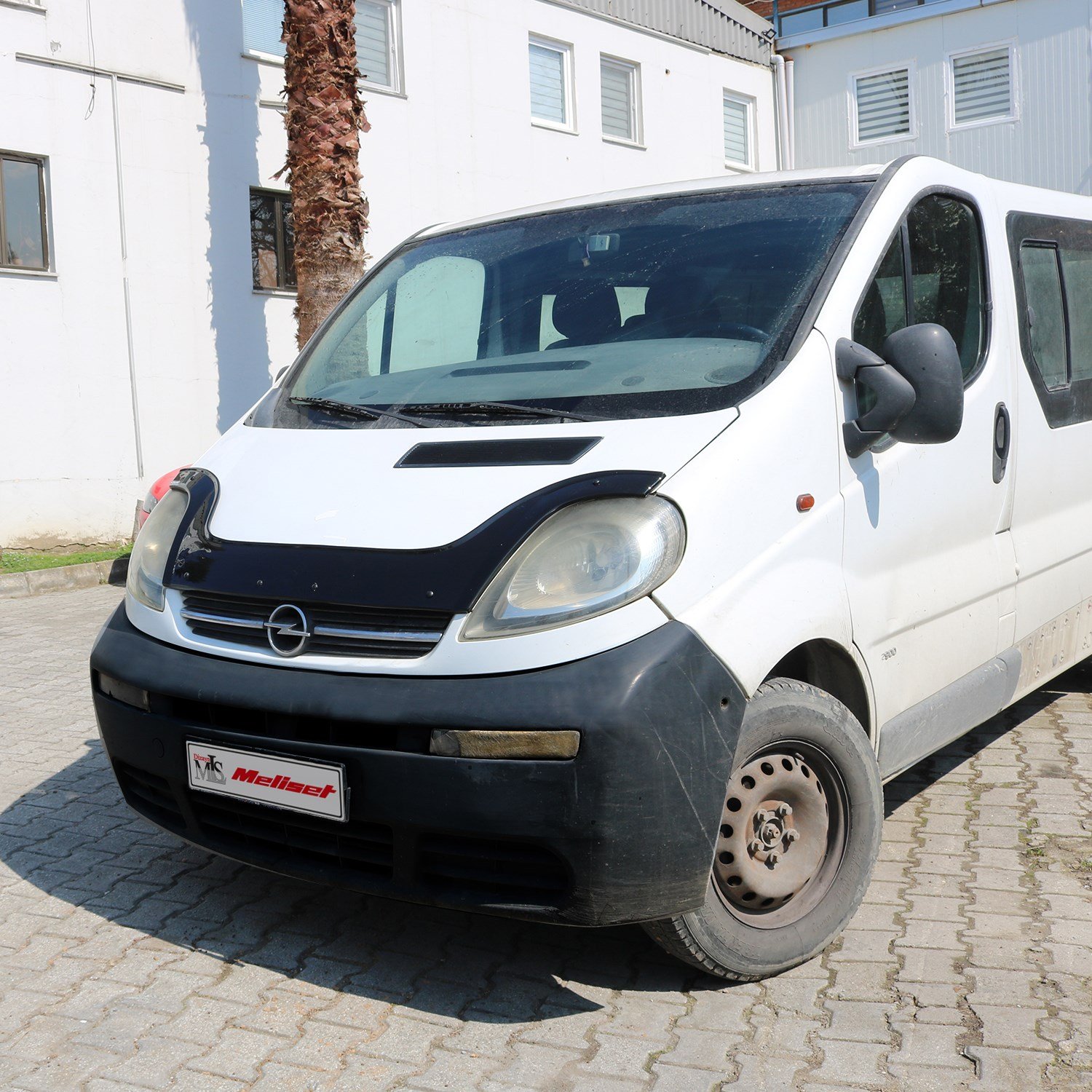 Opel Vivaro A Kulaklı Ön Kaput Rüzgarlığı 2001-2013 Yılı ve Arasına Uyumludur