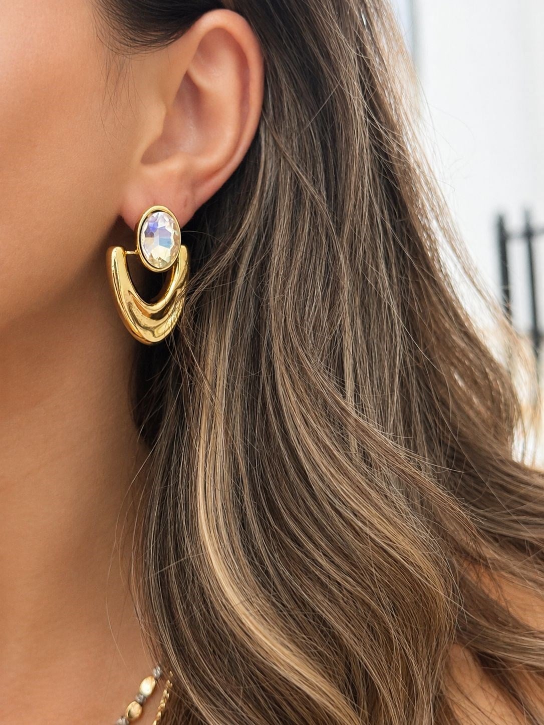 Oval Taş Detaylı Gold Kadın Küpe