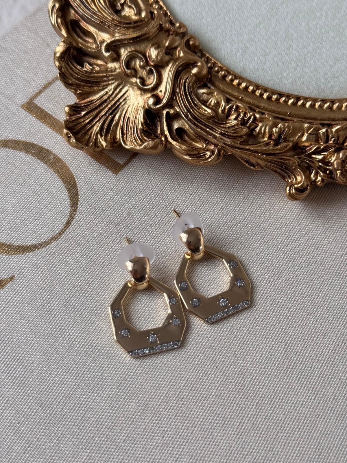 Özel Seri Minimal Taşlı Gold Küpe