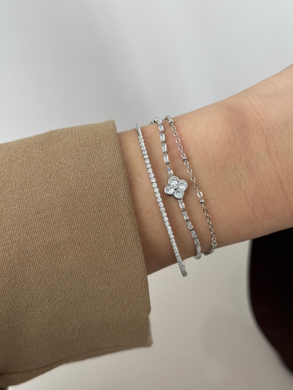 Özel Seri Yonca Figürlü Taşlı Kelepçe Bileklik Silver