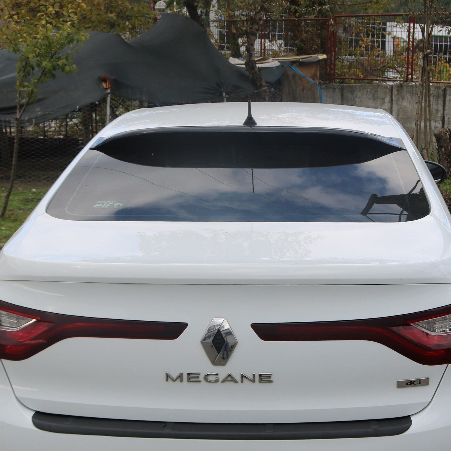 Renault Megane 4 Arka Cam Üstü Spoiler 2016 Yılı ve Sonrasına Uyumludur