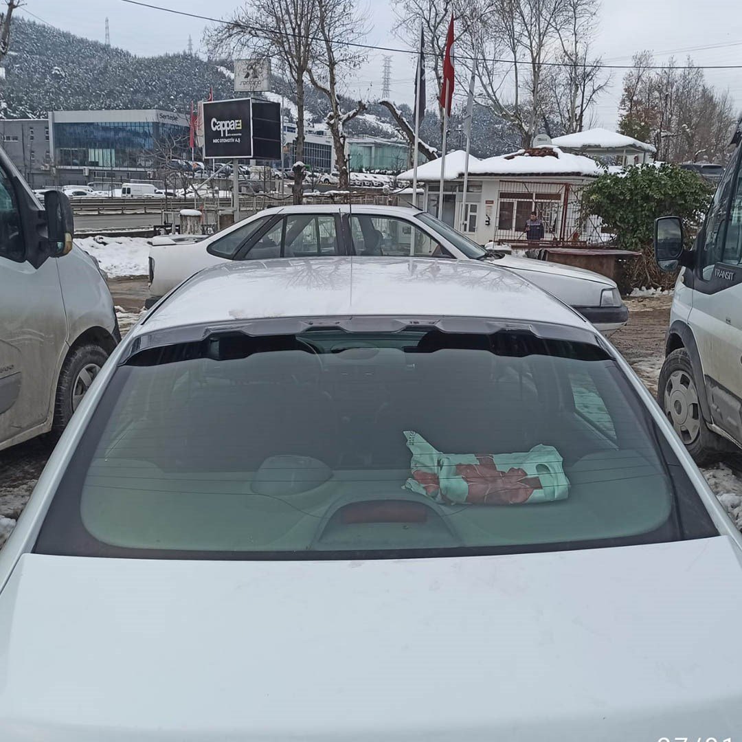 Renault Symbol Arka Cam Üstü Spoiler 2009-2013 Yılı ve Arasına Uyumludur