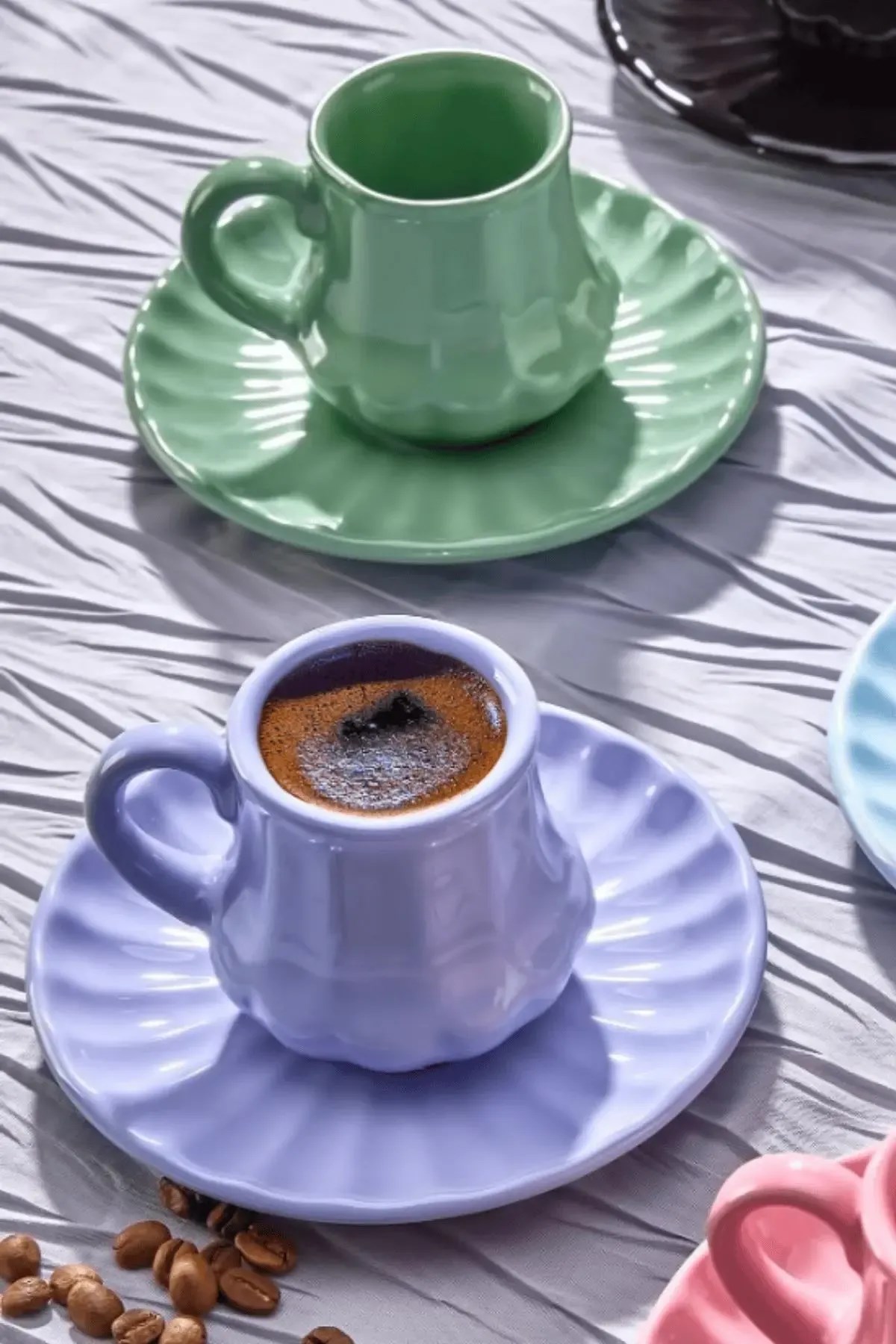 Renkli 6'lı Seramik Kahve Fincan Takımı – Dalgalı Tabaklı 12 Parça
