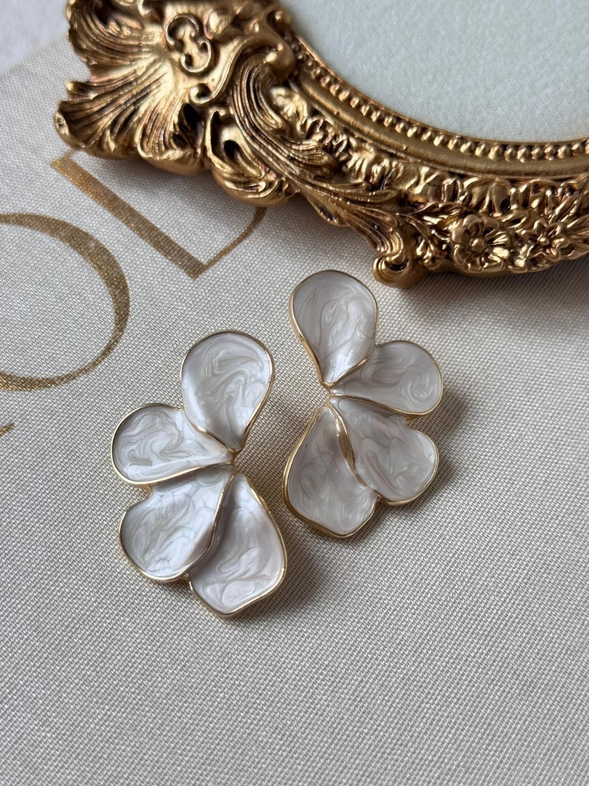 Sedef Yonca Gold Küpe