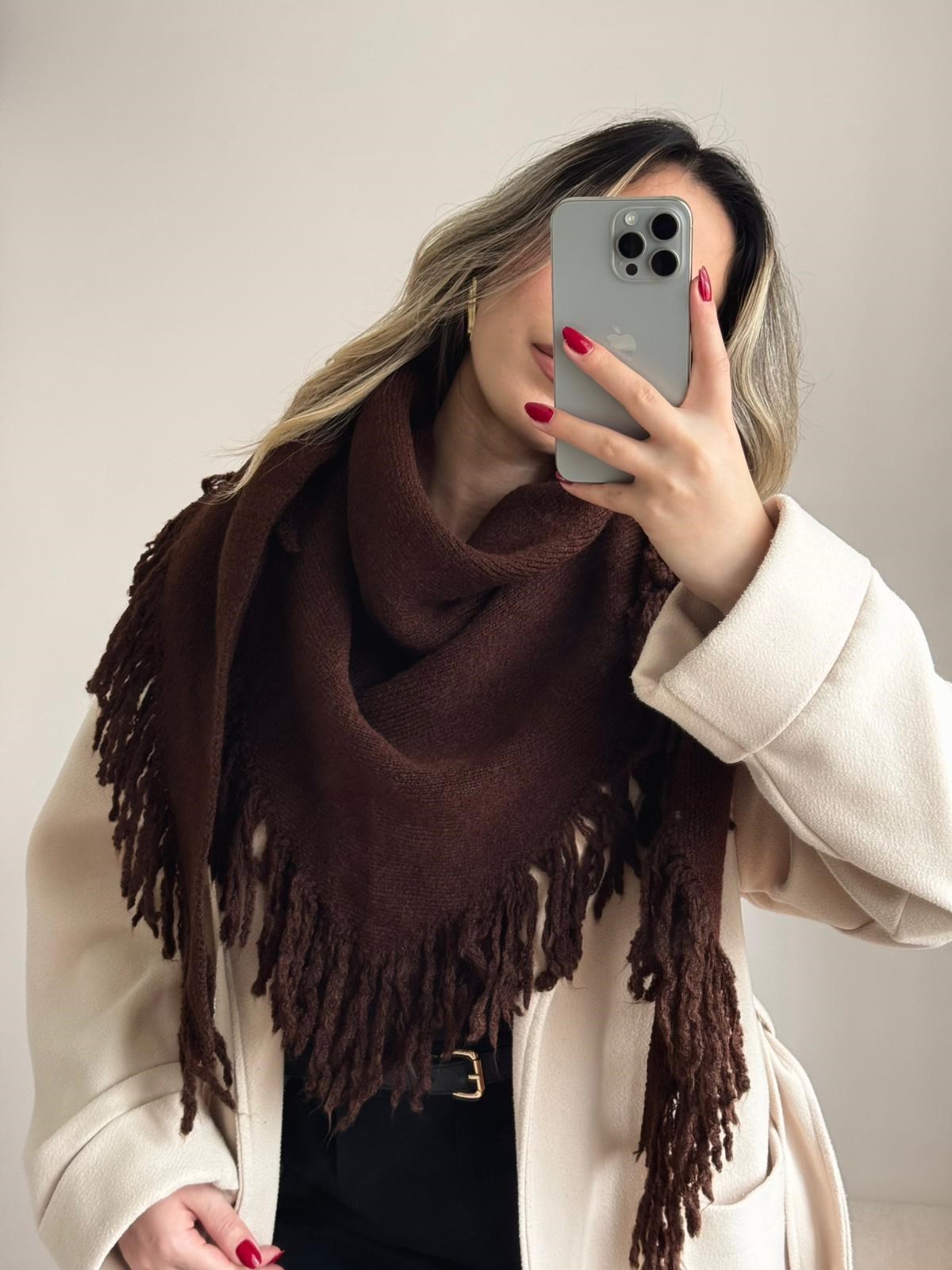 Üçgen Püsküllü Triko Şal Kahverengi
