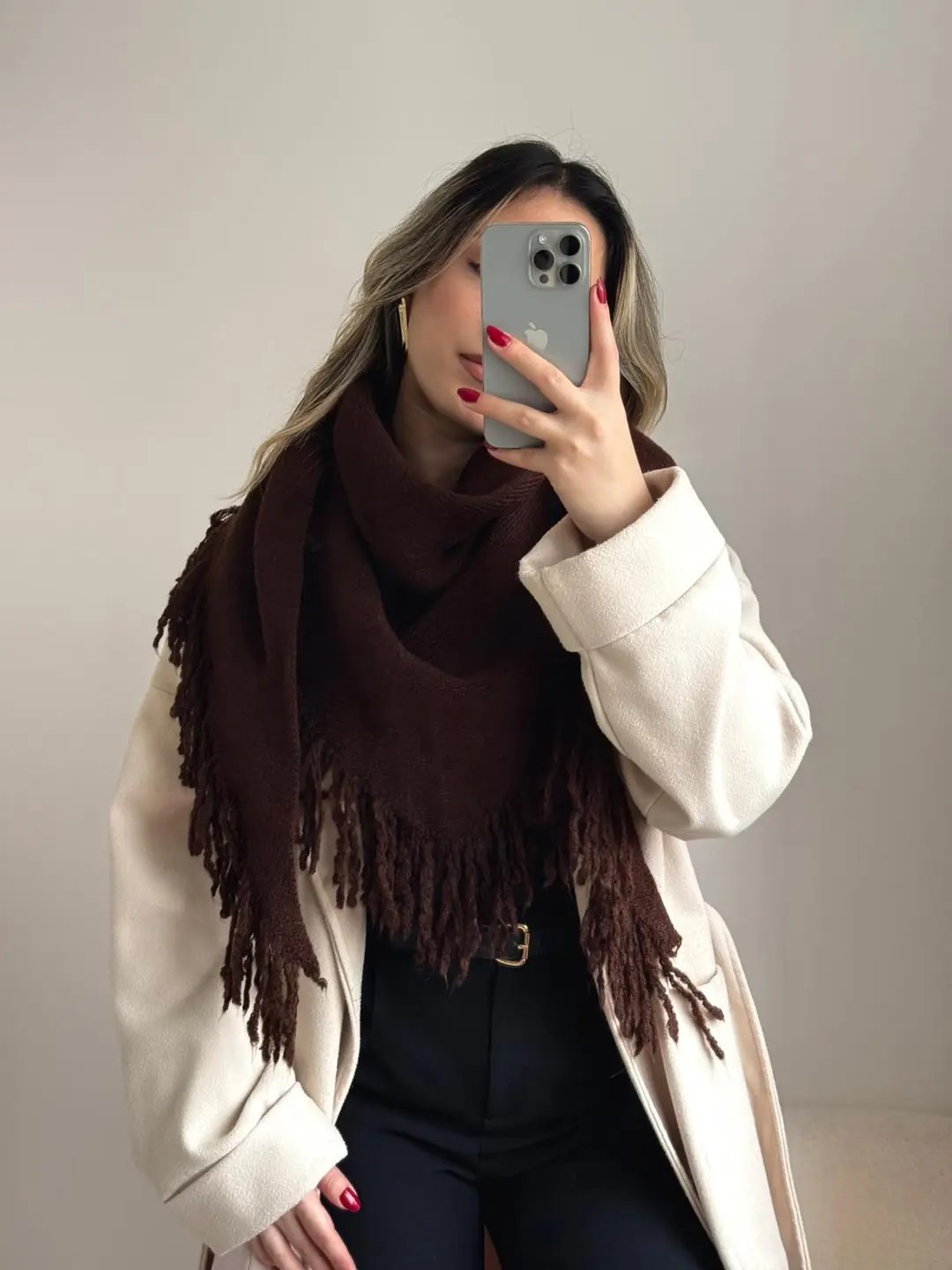 Üçgen Püsküllü Triko Şal Siyah