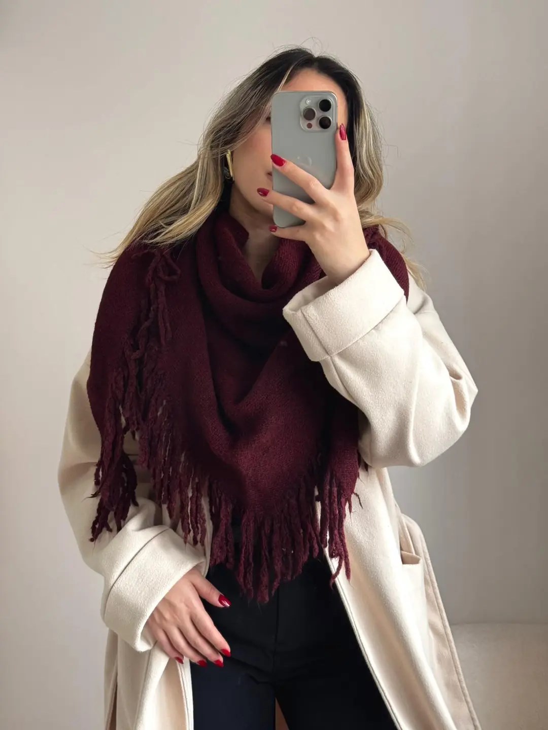 Üçgen Püsküllü Triko Şal Siyah