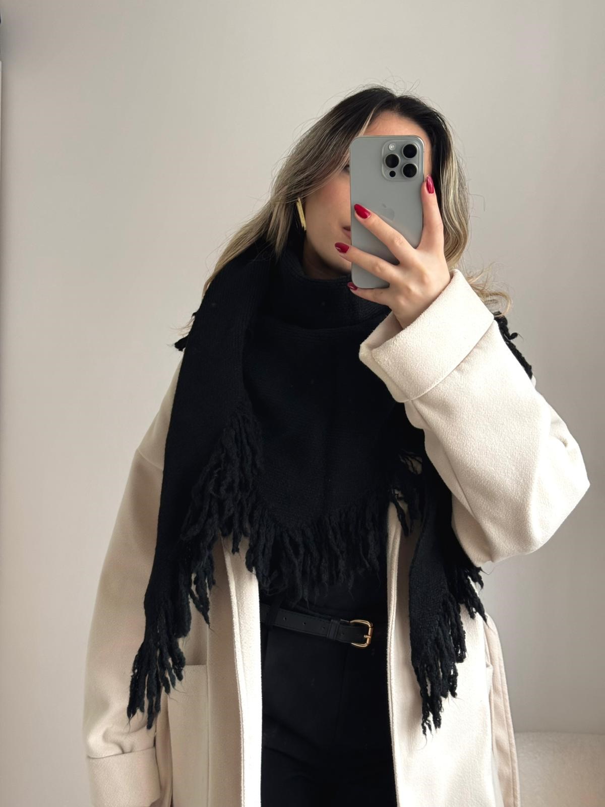 Üçgen Püsküllü Triko Şal Siyah
