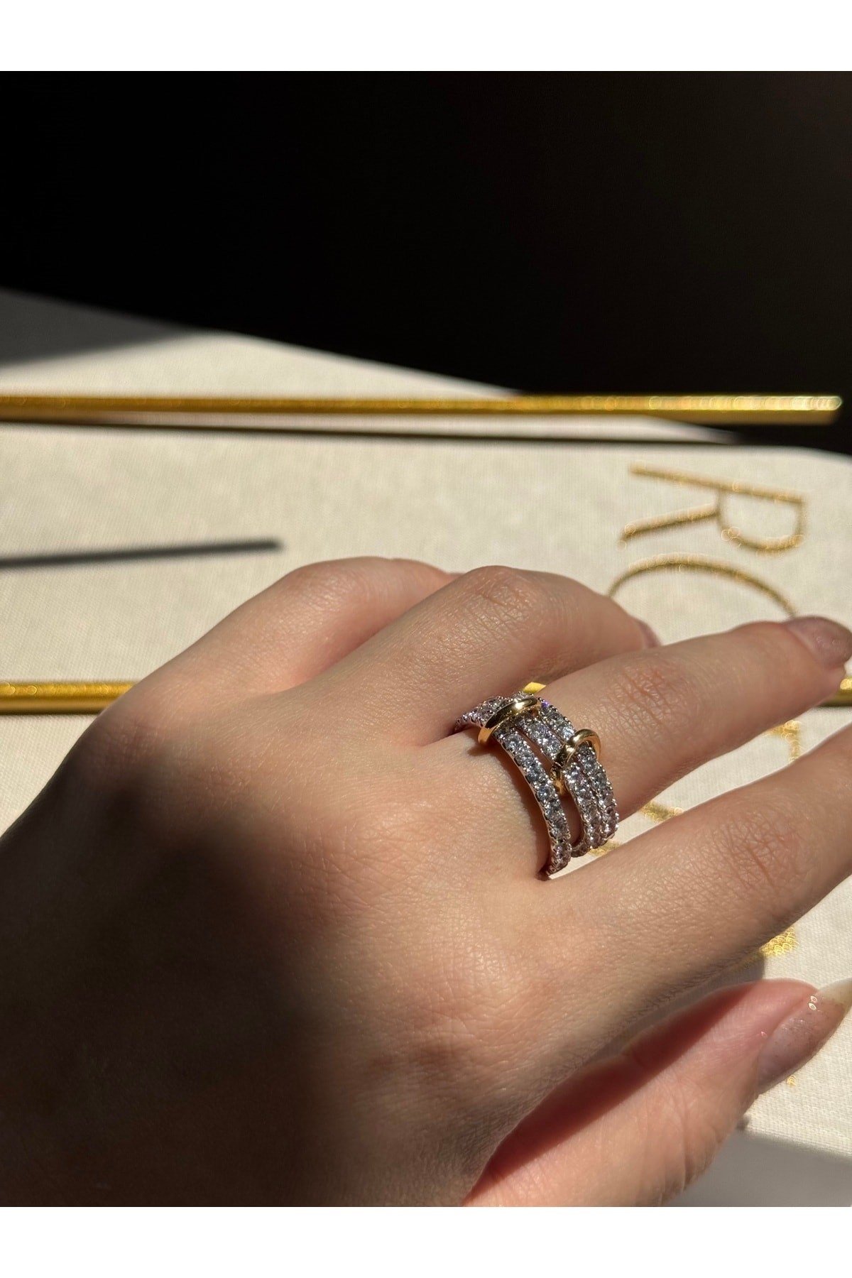 Üçlü Zirkon Detaylı Gold Halka Yüzük”