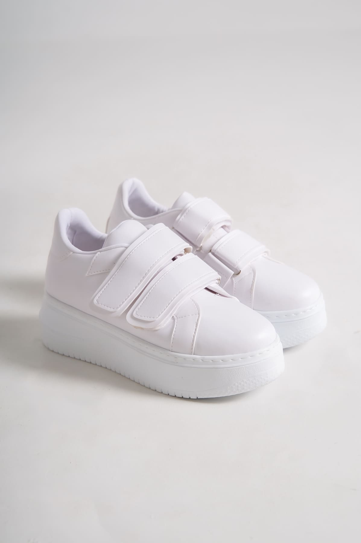 VALENCIA Bağcıksız Cırt Cırtlı Ortopedik Taban Kadın Sneaker Spor Ayakkabı CBT - Beyaz