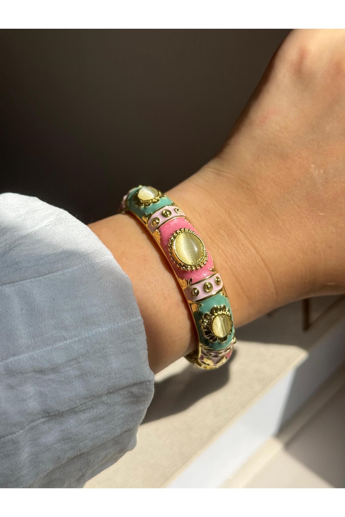 Vintage Renkli Taşlı Altın Kaplama Kelepçe Bileklik – Pembe & Mint & Lila