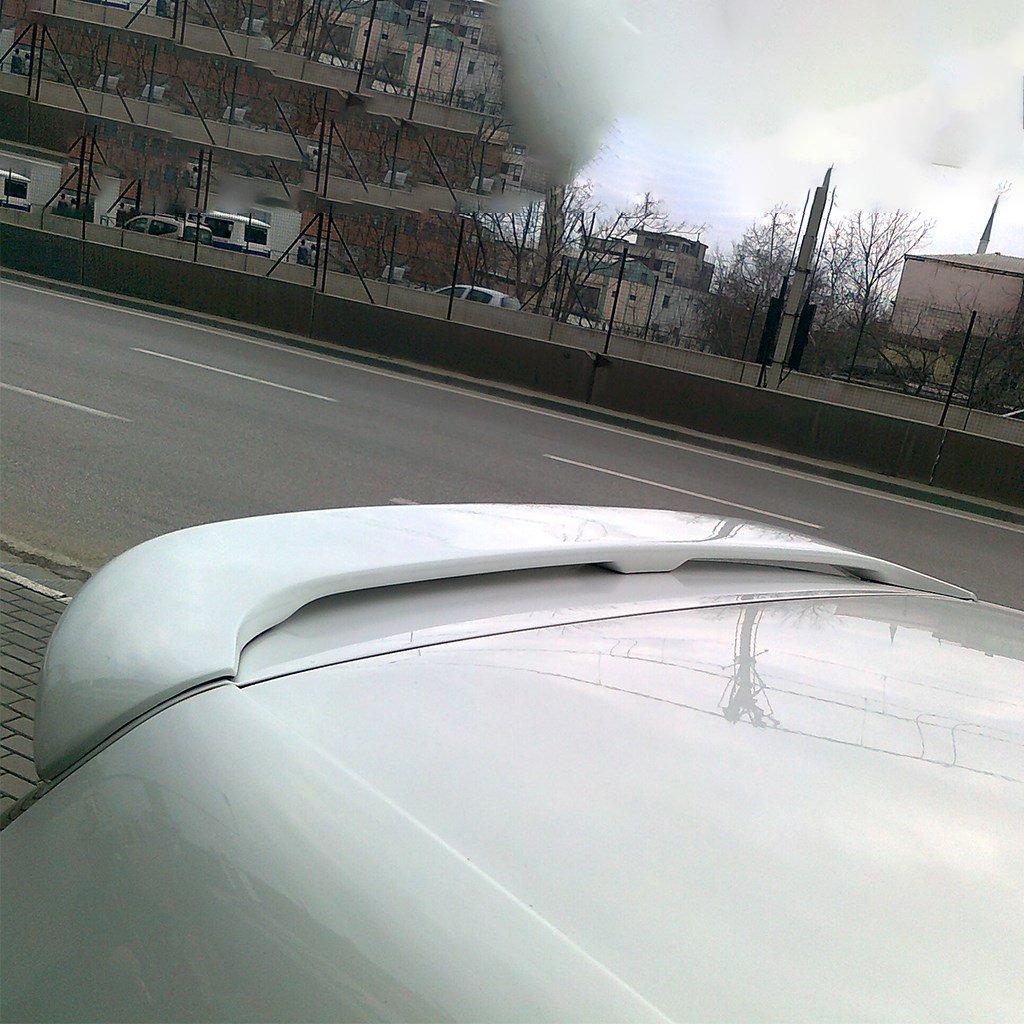 Volkswagen Golf 6 Cam Üstü Spoiler 2009-2012 Yılı ve Arasına Uyumludur