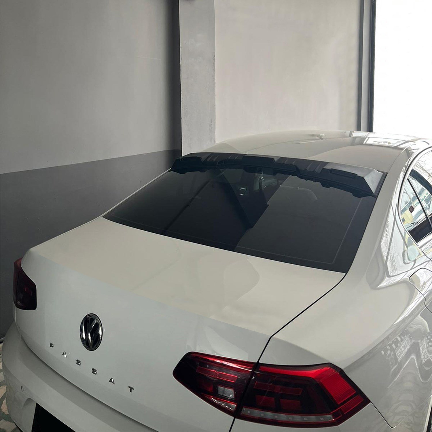 Volkswagen Passat B8 Arka Cam Üstü Spoyler 2015 Yılı ve Sonrasına Uyumludur